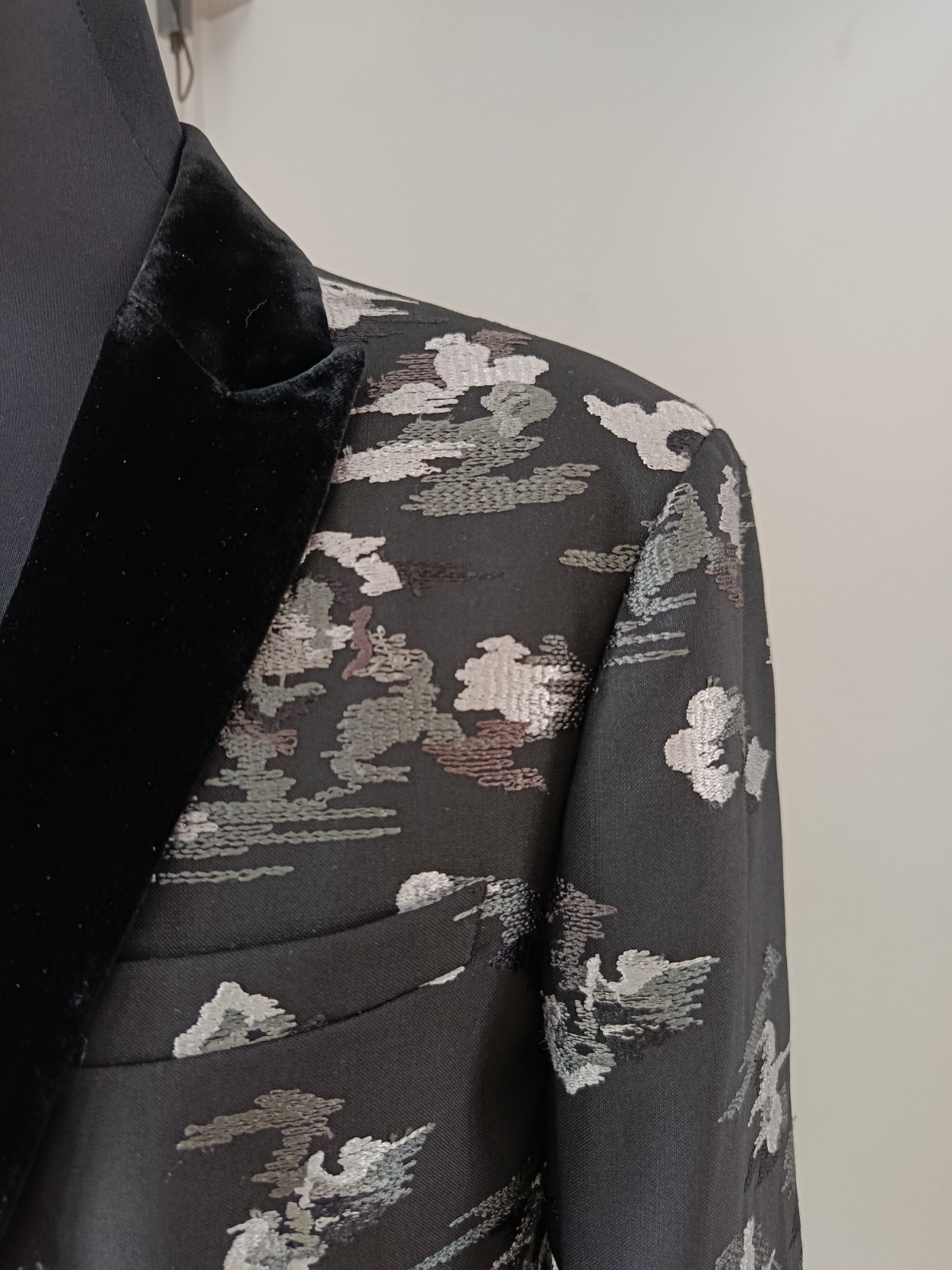 Emporio Armani Runway FW 2017 Brocade Jaquard Mohair Wool Velvet Tuxedo Jacket