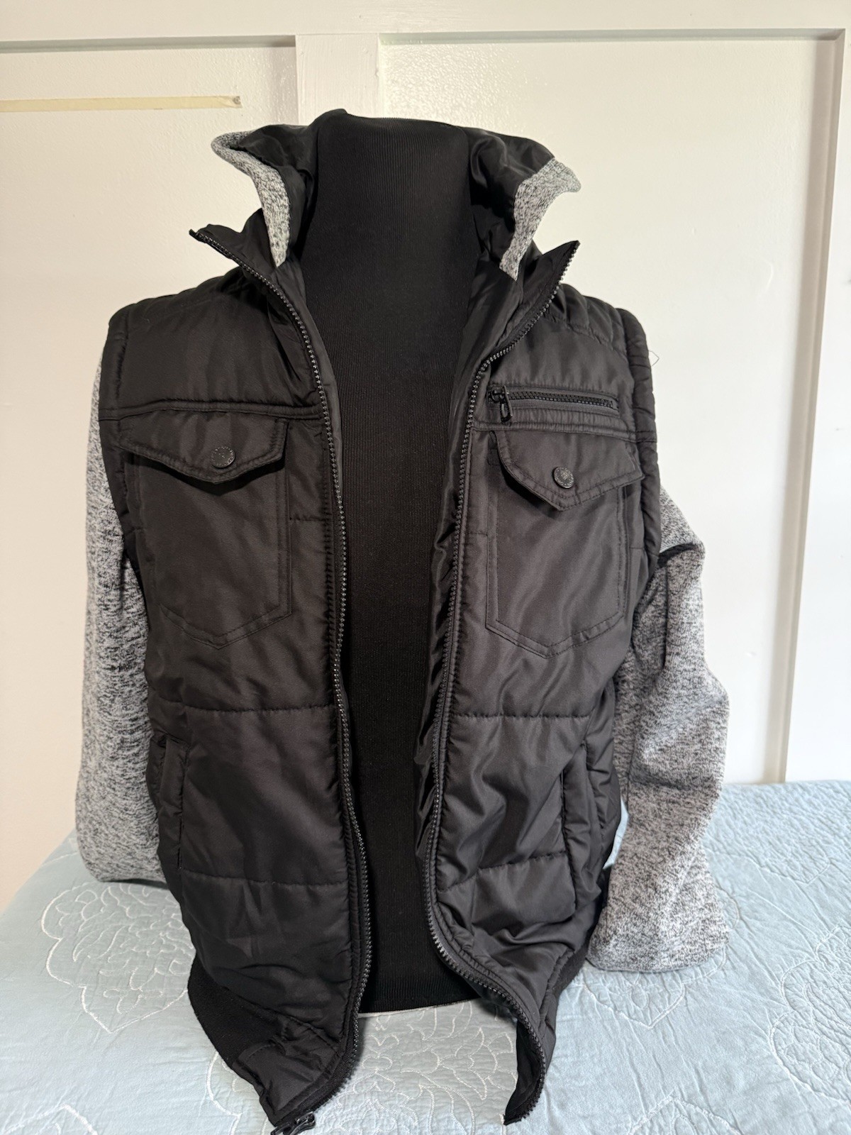 Distortion Men’s Medium Hooded Puffer Knit Sleeve Jacket Black Gray Full Zip