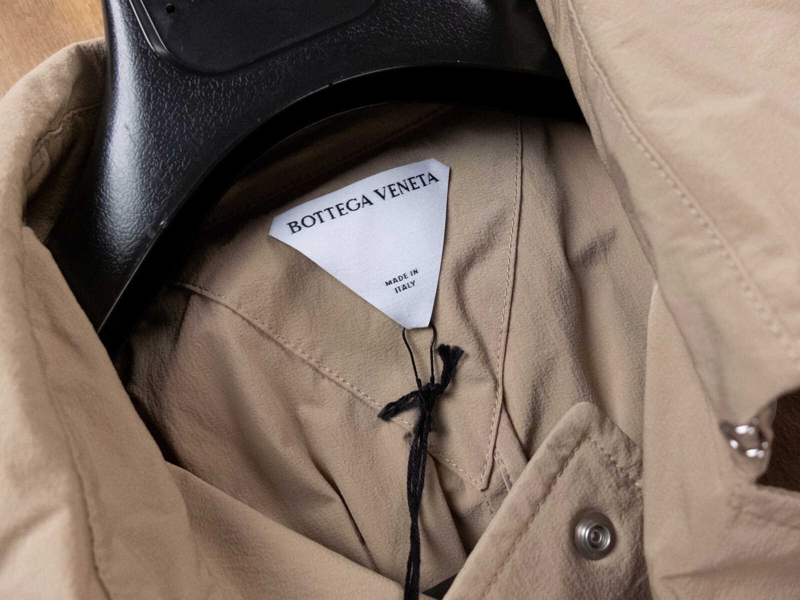 (NO CUSTOMS TAX) BOTTEGA VENETA beige double breasted nylon trench coat Medium