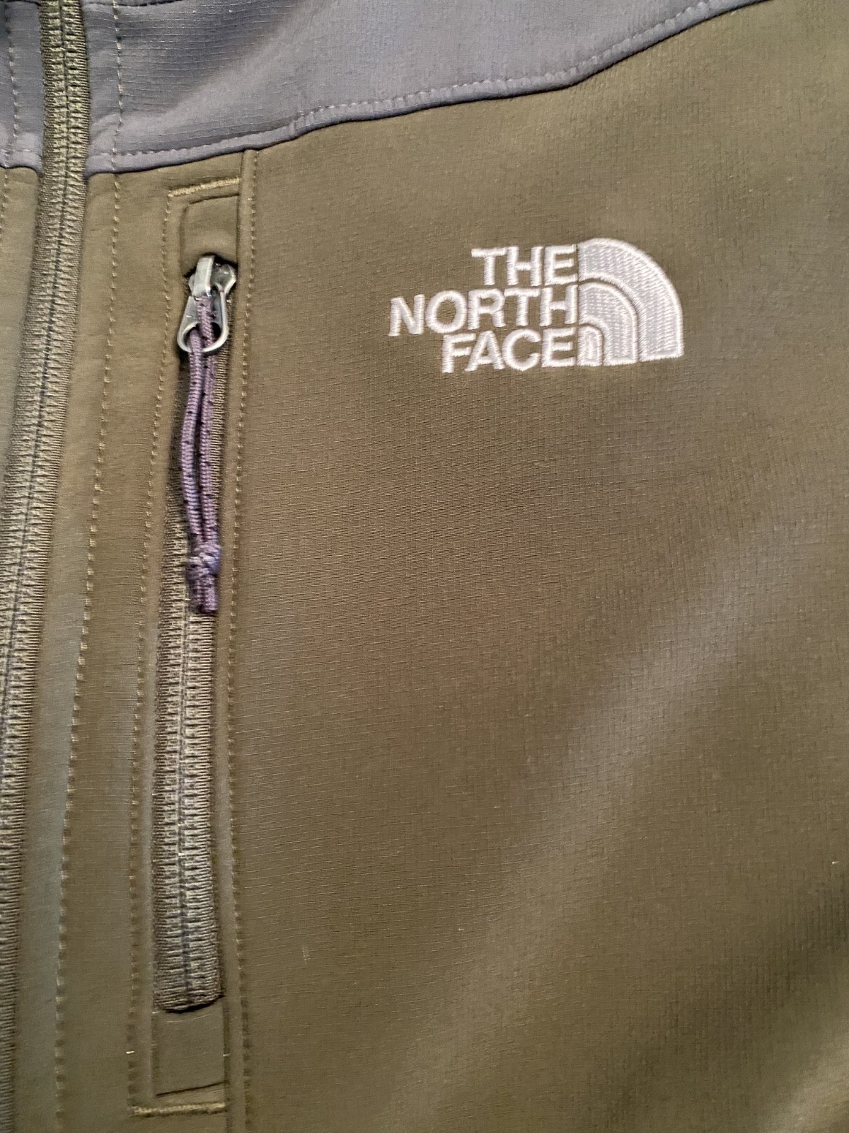 NORTH FACE GREEN/GRAY APEX WATERPROOF SOFT SHELL, SZ: L, PRE-OWN & FREE SHIP!