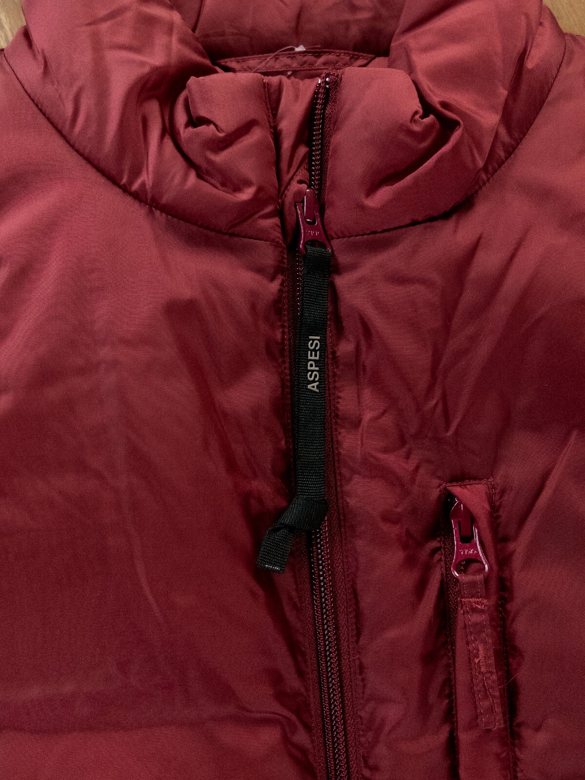 NO CUSTOMS TAX ASPESI slim fit burgundy technical fabric padded gilet vest Large