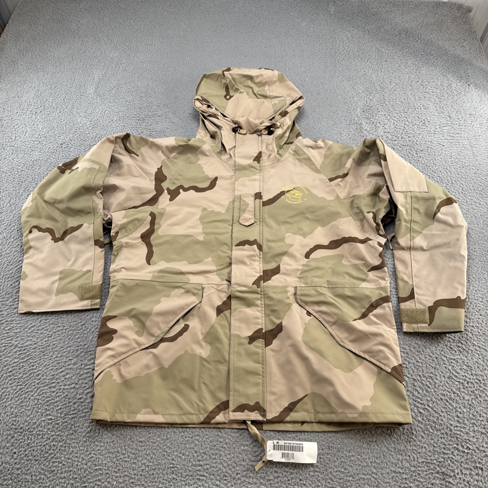 US Military Jacket L Regular Mens Desert Cold Weather Parka Challenge Logo NEW