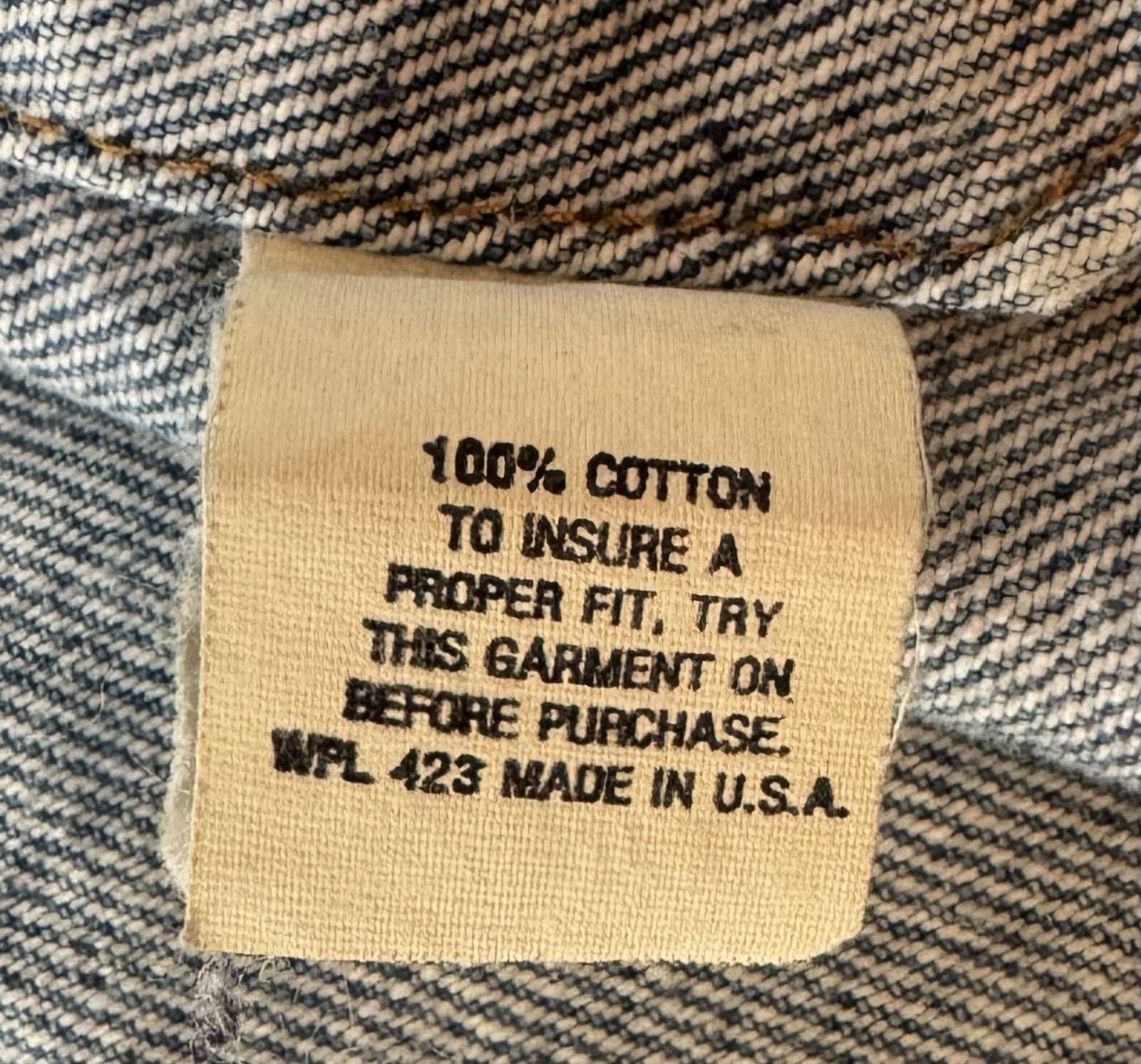 Vintage Levis Denim Trucker Jean Jacket Size 40R 70506-0214 Made in USA