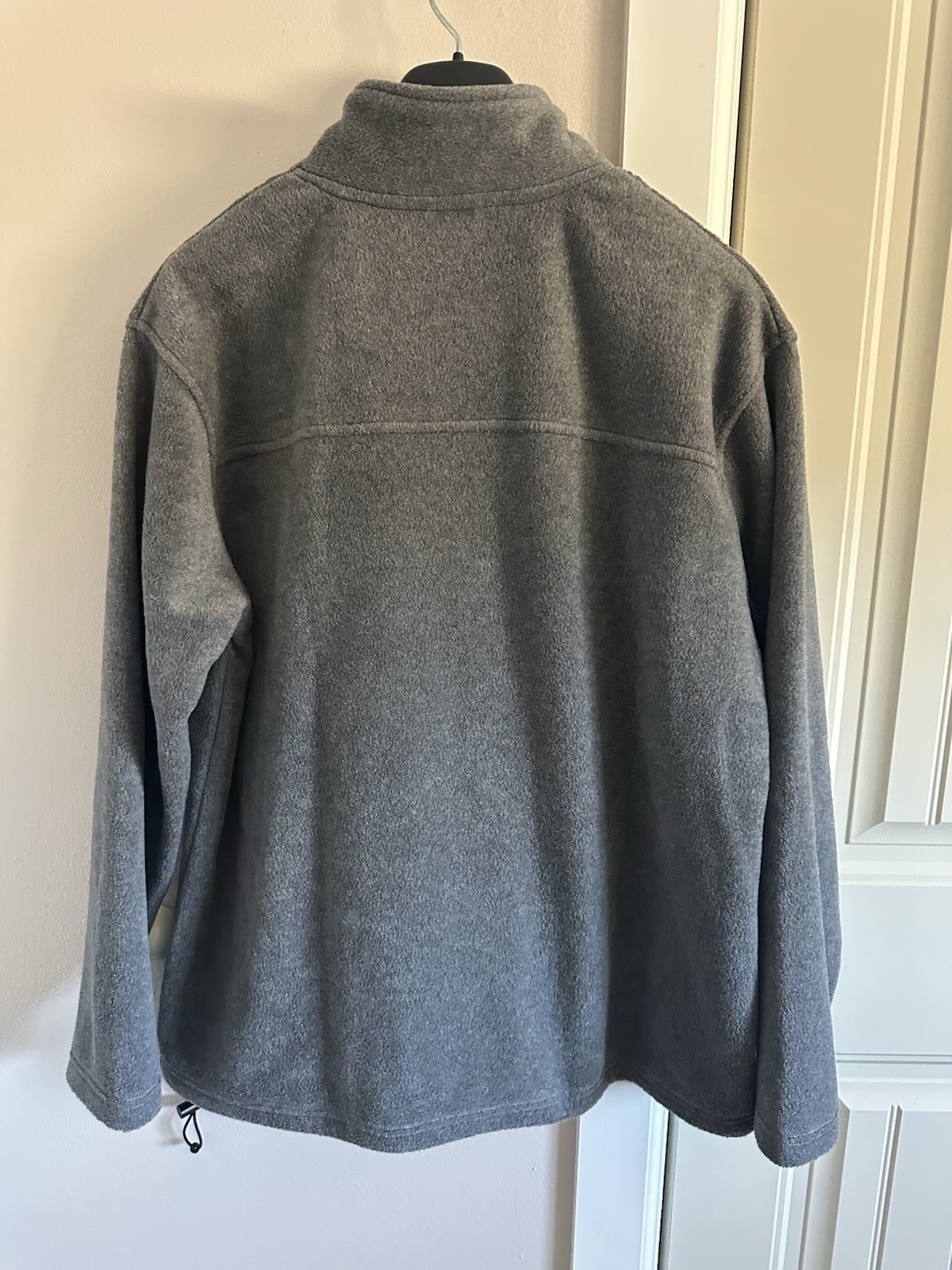 (2) Men’s Size Large Fleece Jackets Full Zip, Pockets Zip, Lt Gray & Dk Gray