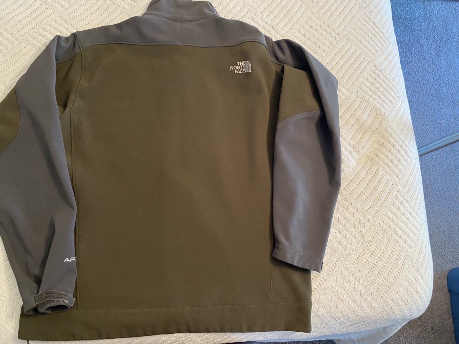 NORTH FACE GREEN/GRAY APEX WATERPROOF SOFT SHELL, SZ: L, PRE-OWN & FREE SHIP!