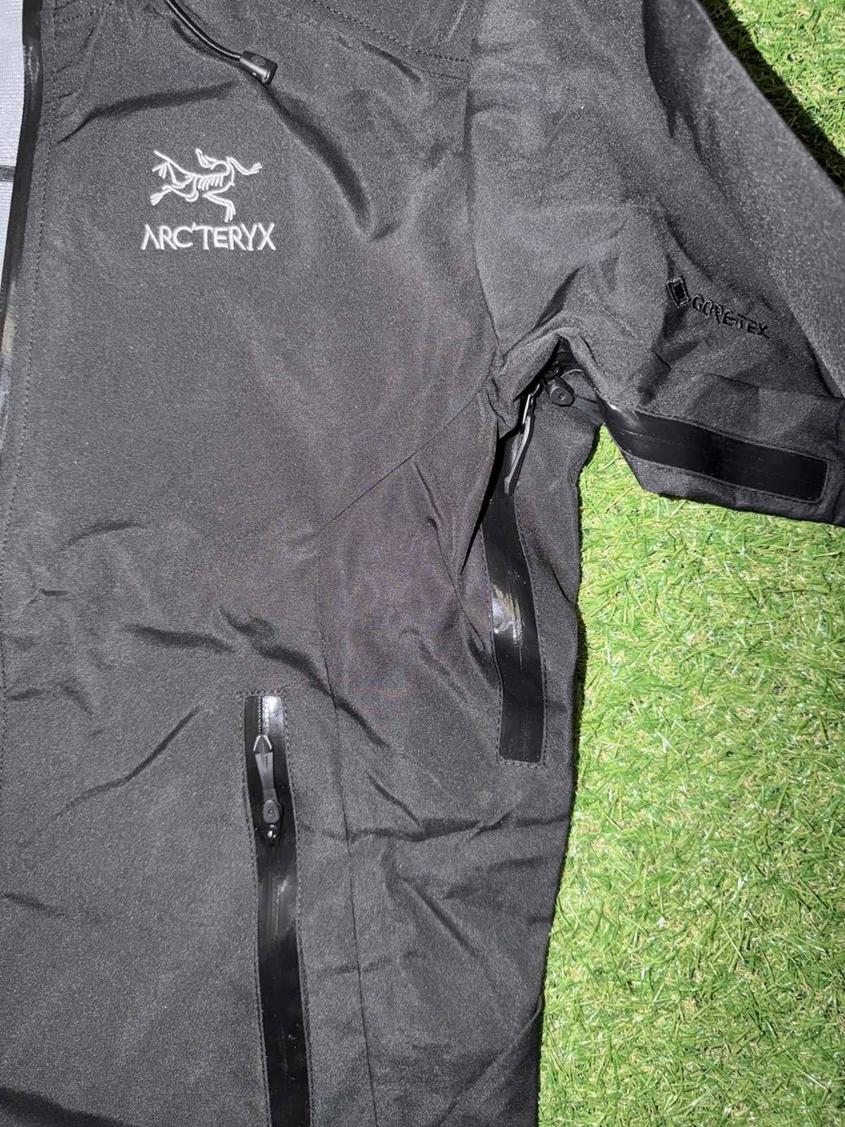 Arc’teryx Men’s Black Waterproof Hooded Full Zip Down Puffer Jacket M