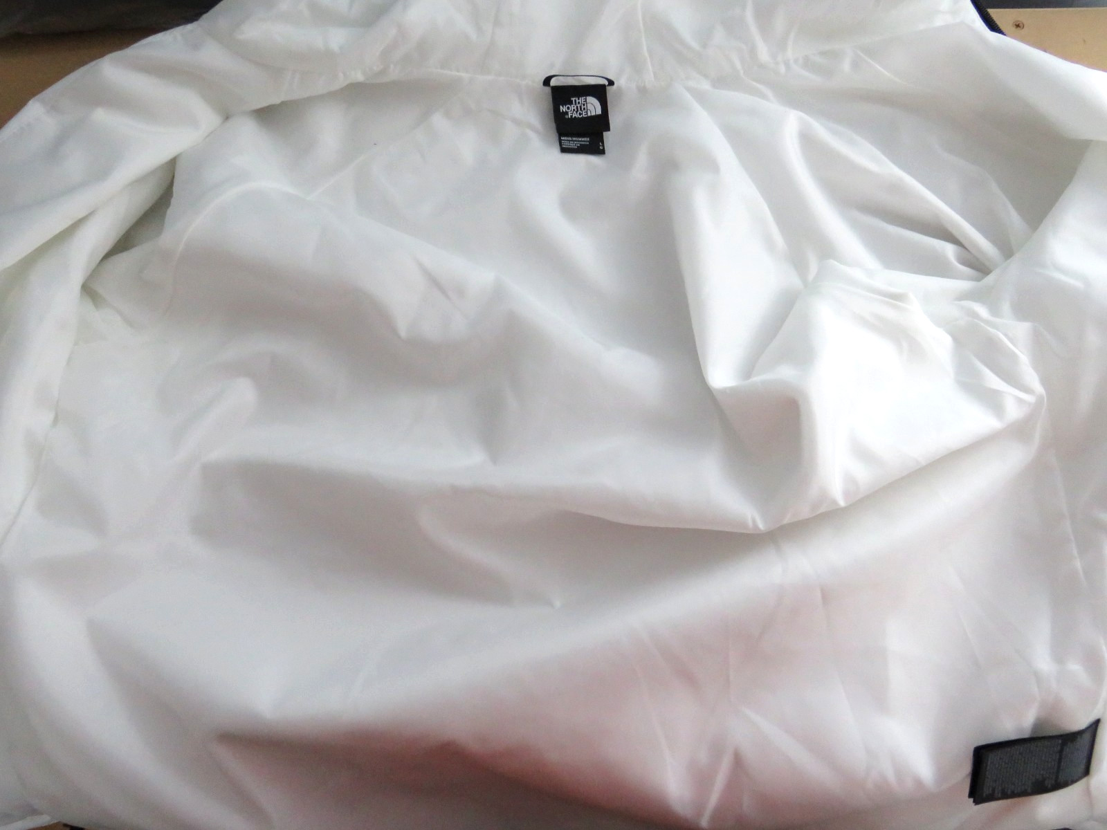 Mens The North Face Novelty Antora Dryvent Waterproof Hoodie Rain Jacket – White