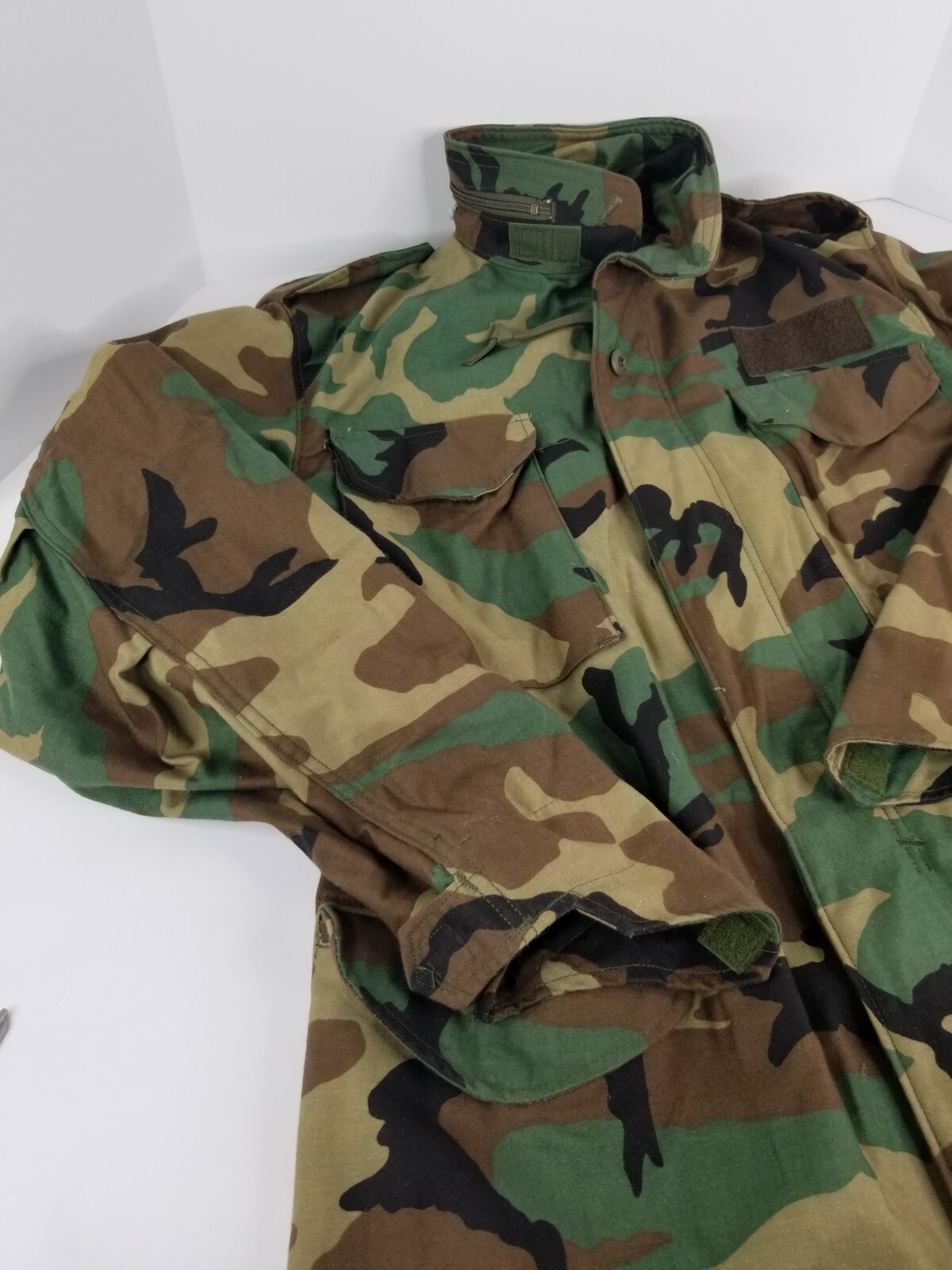 U.S. Military Cold Weather Coat Woodland Camo Medium Regular DLA100-91-C-0490