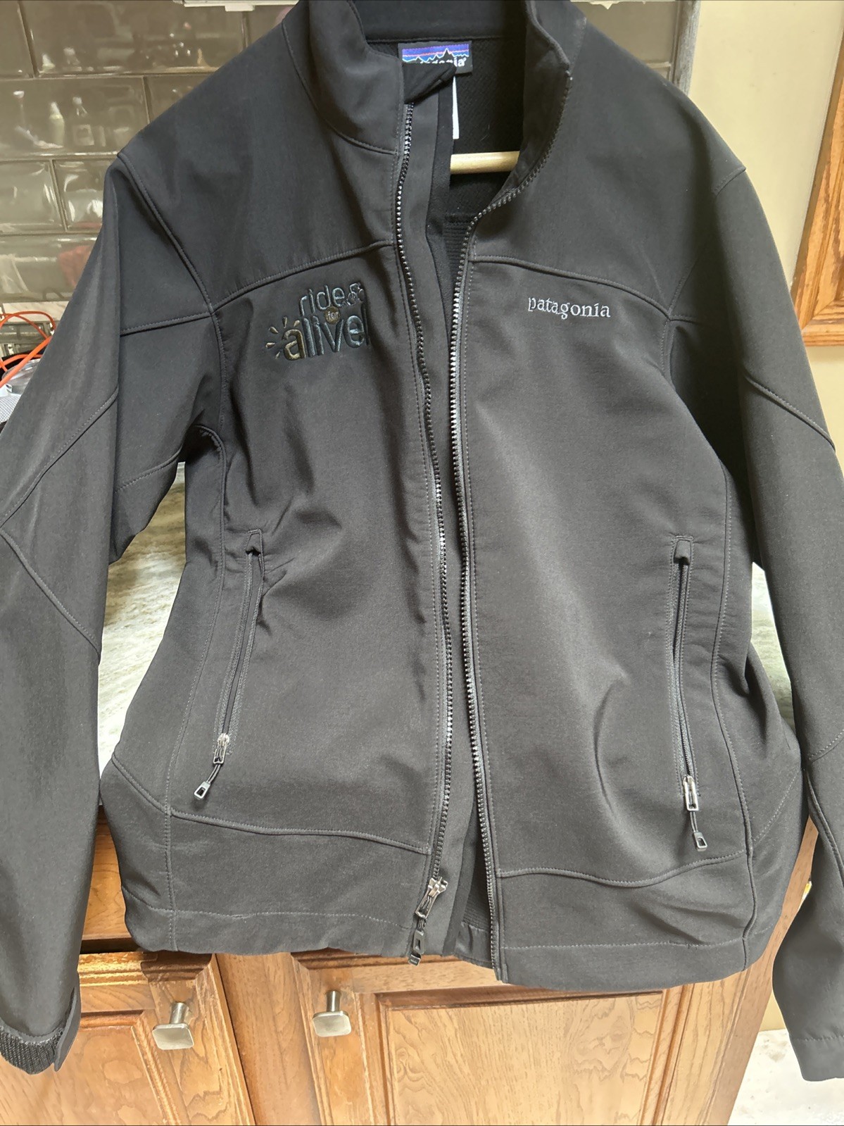 Patagonia Soft Shell Hike Run Jacket Men’s S Fleece Lined Zip Black logo Ski
