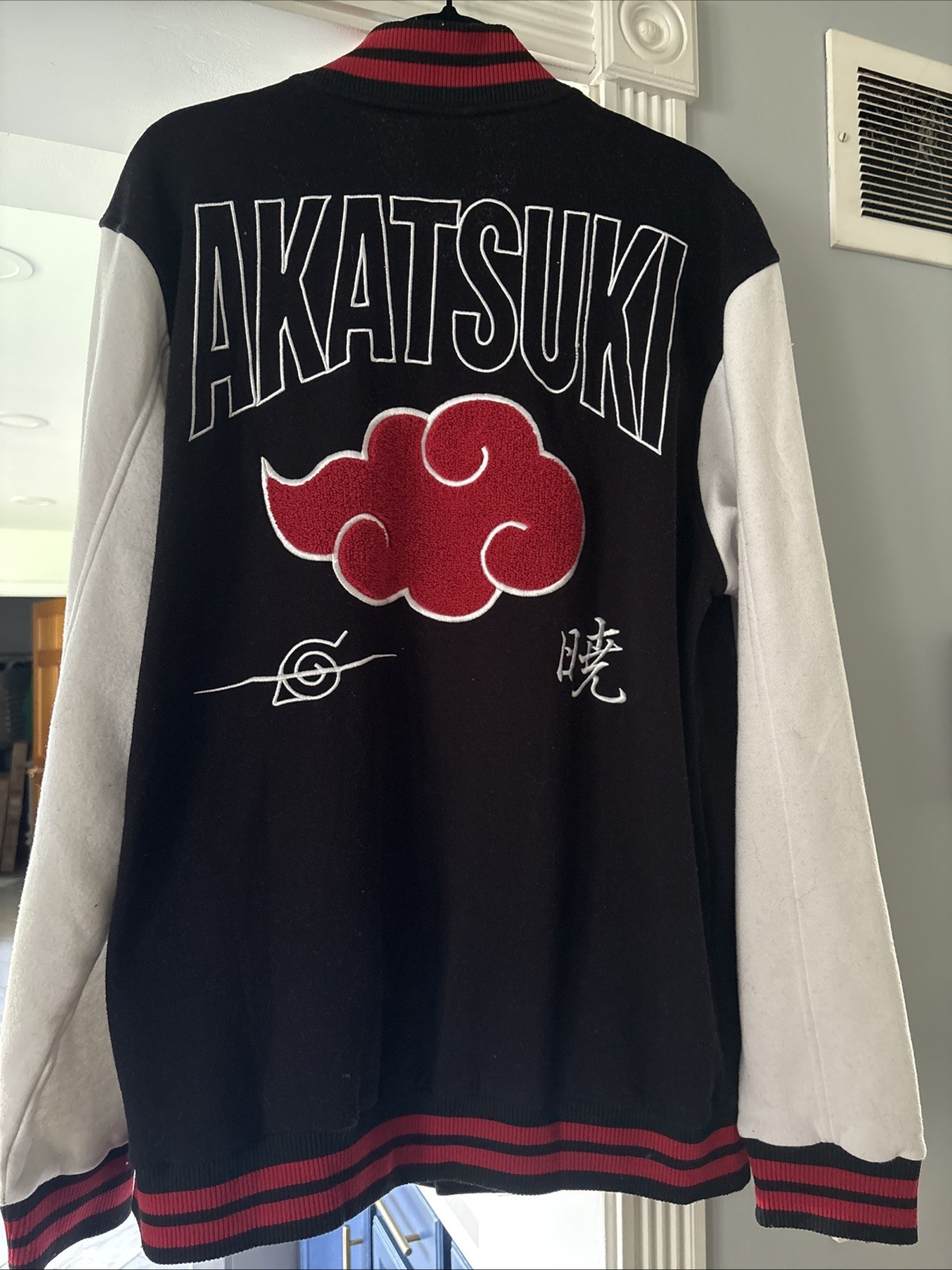 Men’s Size Large Naruto Shippuden Akatsuki Varsity Jacket VIZ Media Black Red