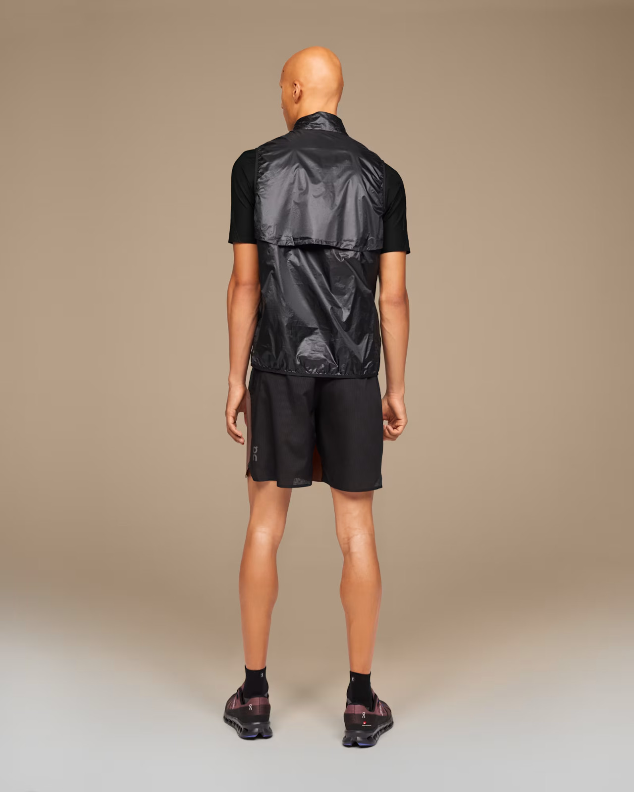 Men’s On Cloud Black Weather Vest – 1MD10480553