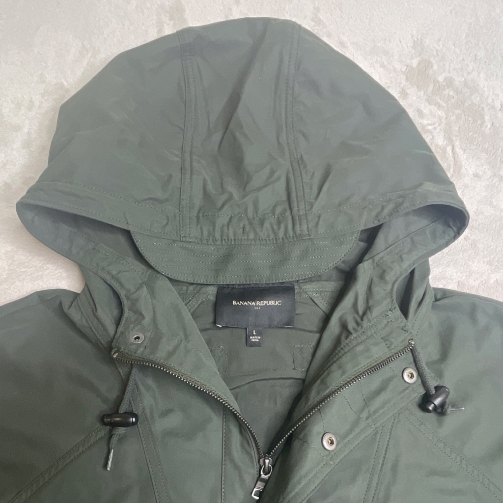 Banana Republic Men’s Green Hooded Rain Jacket Zip Button Drawstring Pockets (L)