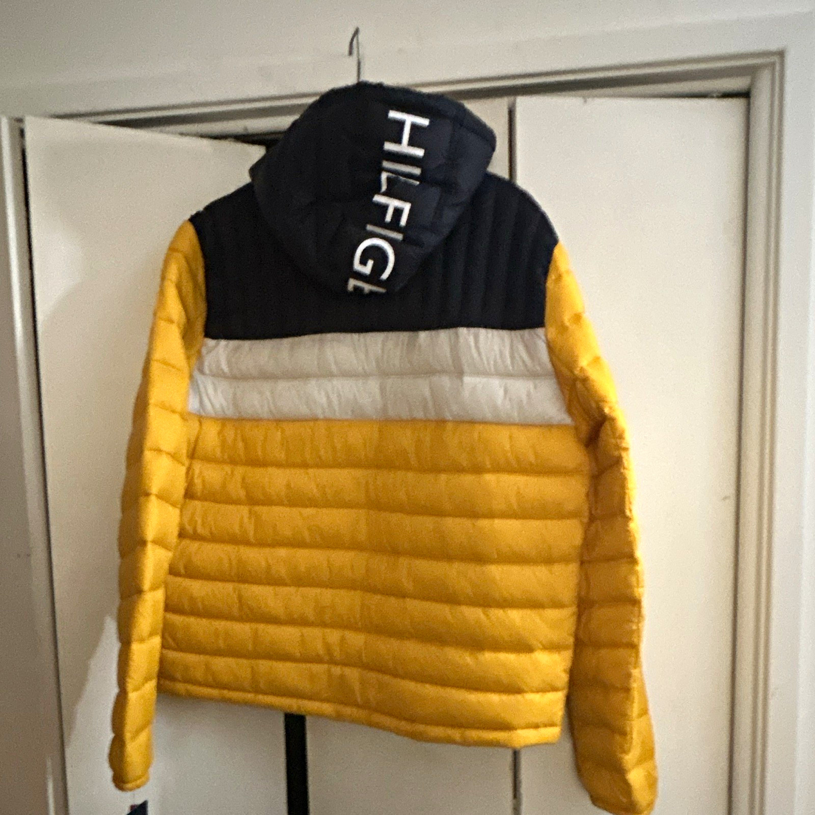 Tommy Hilfiger Men’s Colorblock Hooded Down Puffer Jacket Wind Resistant L
