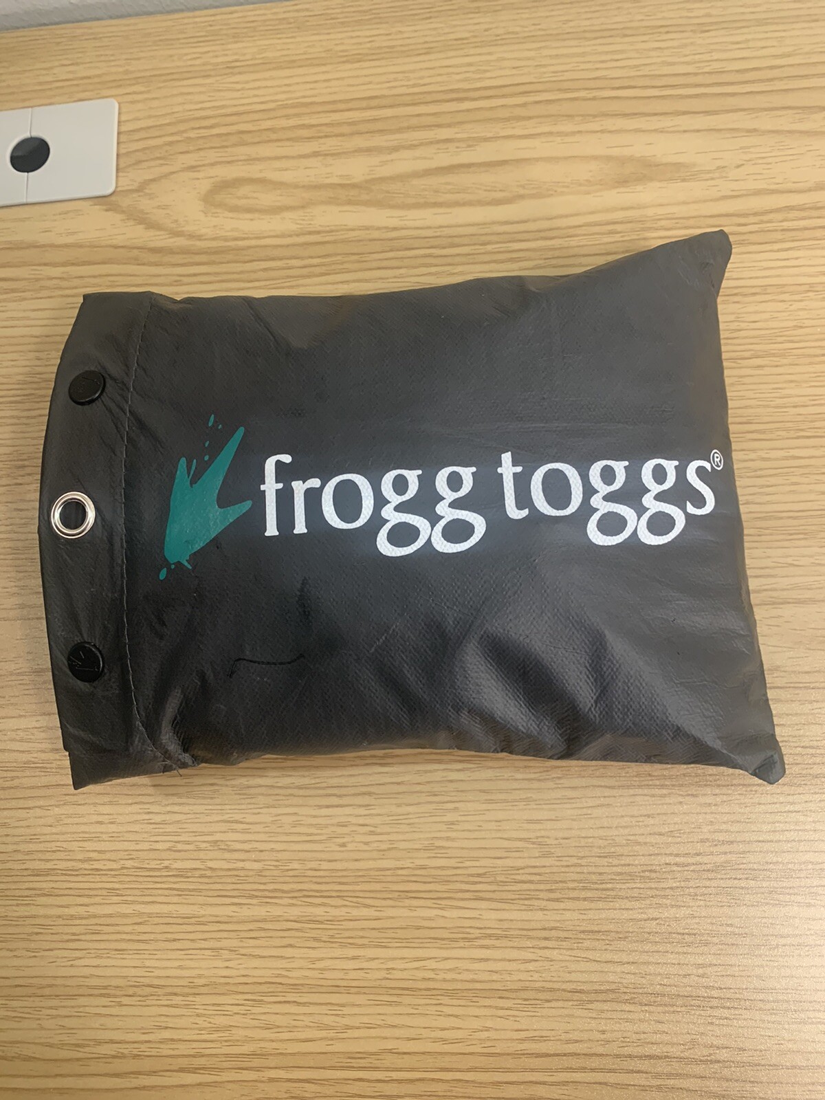 Frogg Toggs Rain Suit Size Small Jacket and pants Black 100% polypropylene