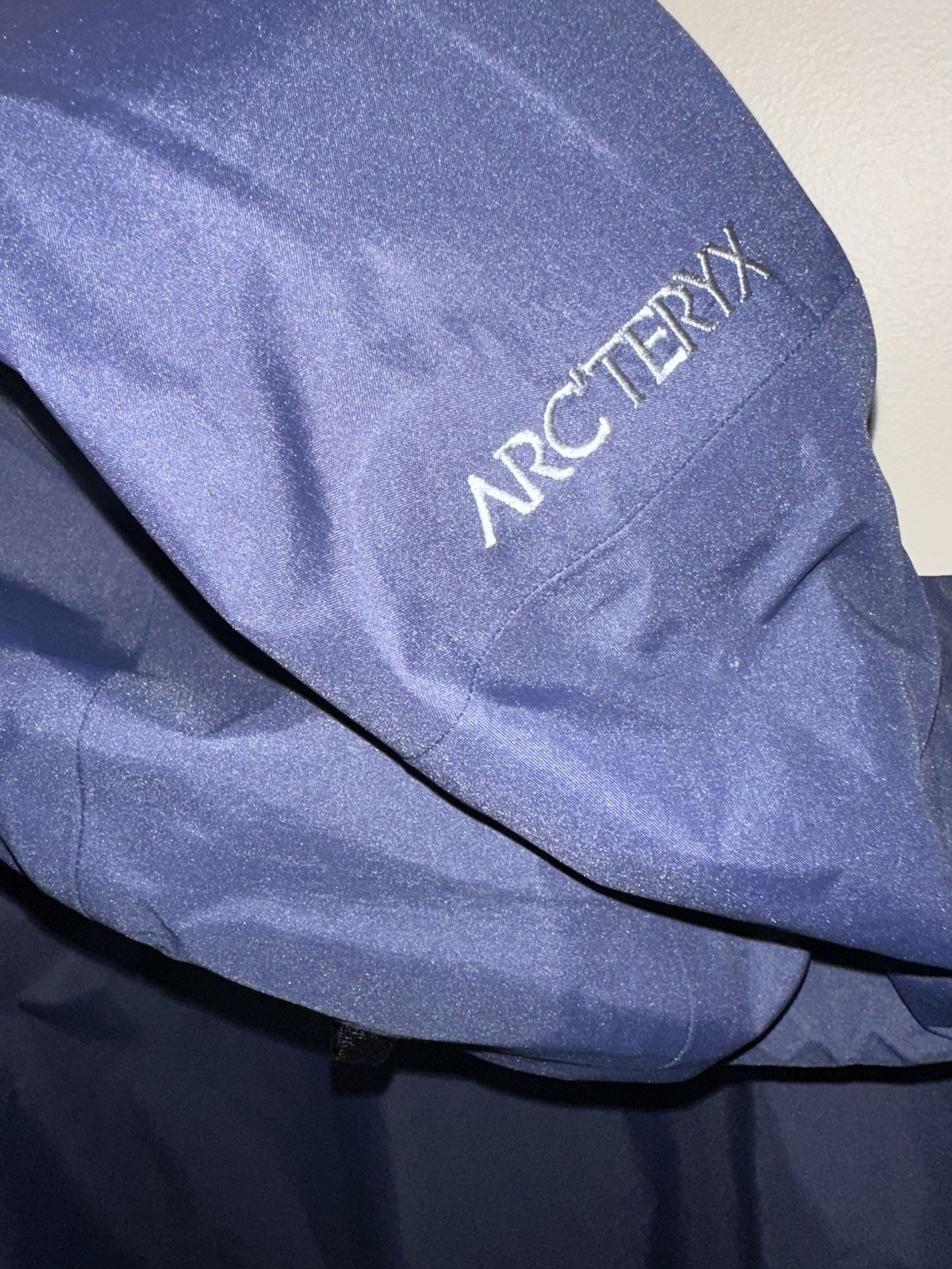 Arcteryx Men’s Beta GORETEX Jacket Navy Large