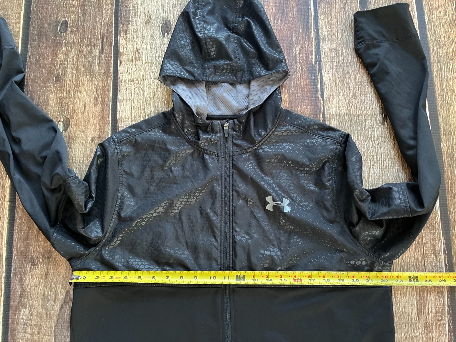 UNDER ARMOUR ALL SEASON GEAR FULL ZIP SNAKE SKIN JACKET BLACK MENS LARGE EUC