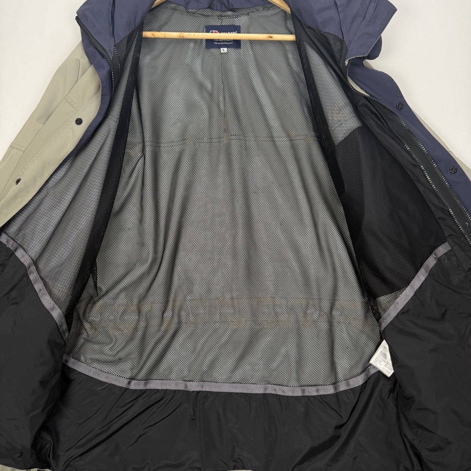 Berghaus Jacket Waterproof Coat Mountain Workwear Field Walking Hooded Large