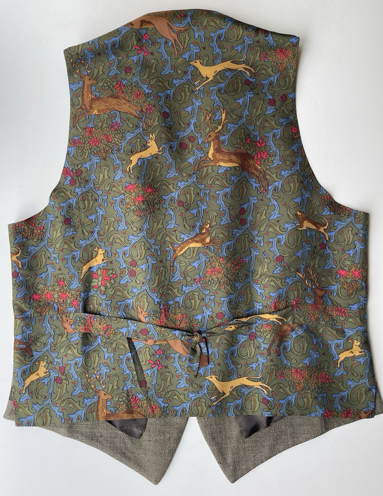 HOLLAND & HOLLAND FRANCE Men’s Silk Waistcoat Vest w/silk Hunting Pattern, 42