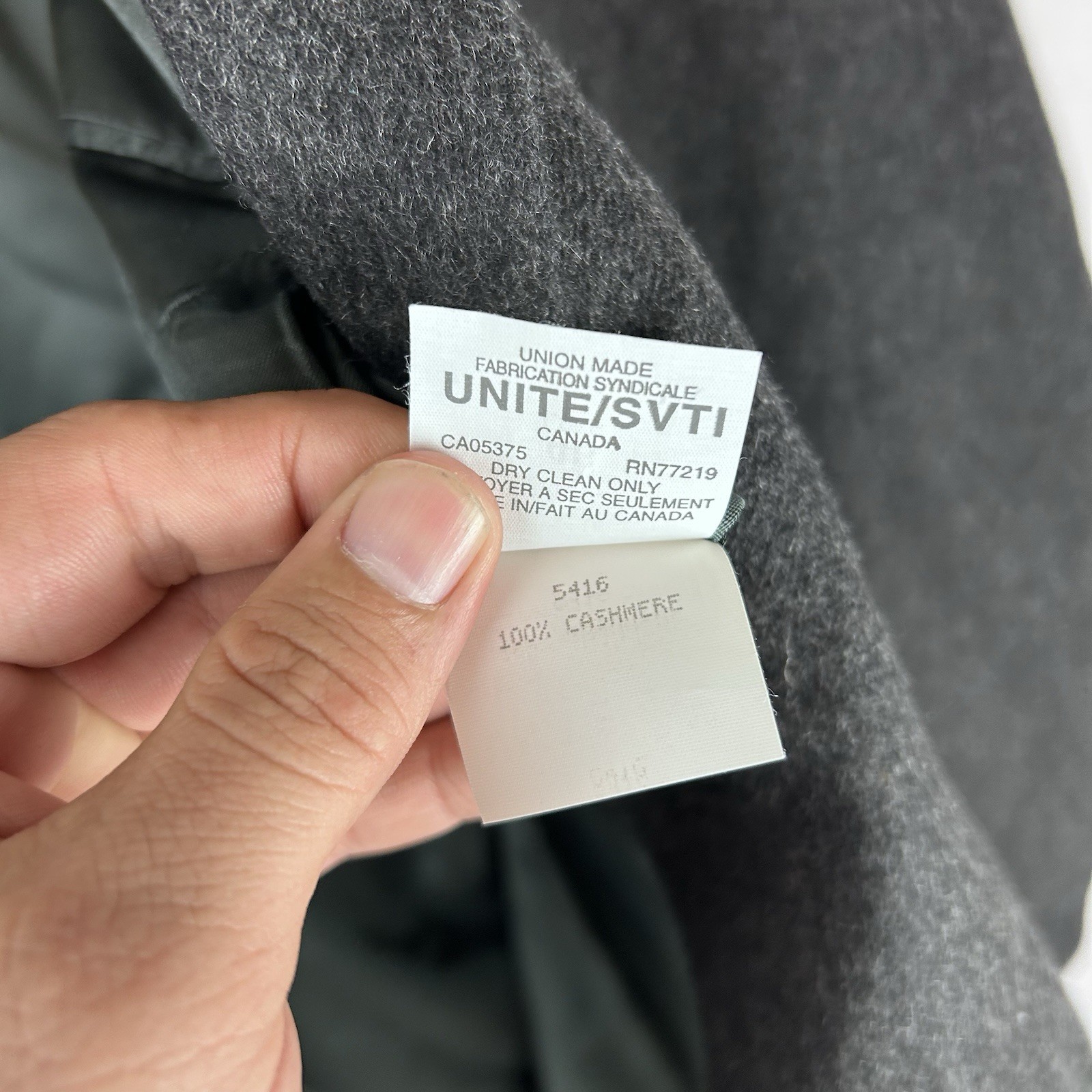 Men’s Pronto-Uomo Gray Cashmere Two Button Sportscoat – Size 46 Long *Hole