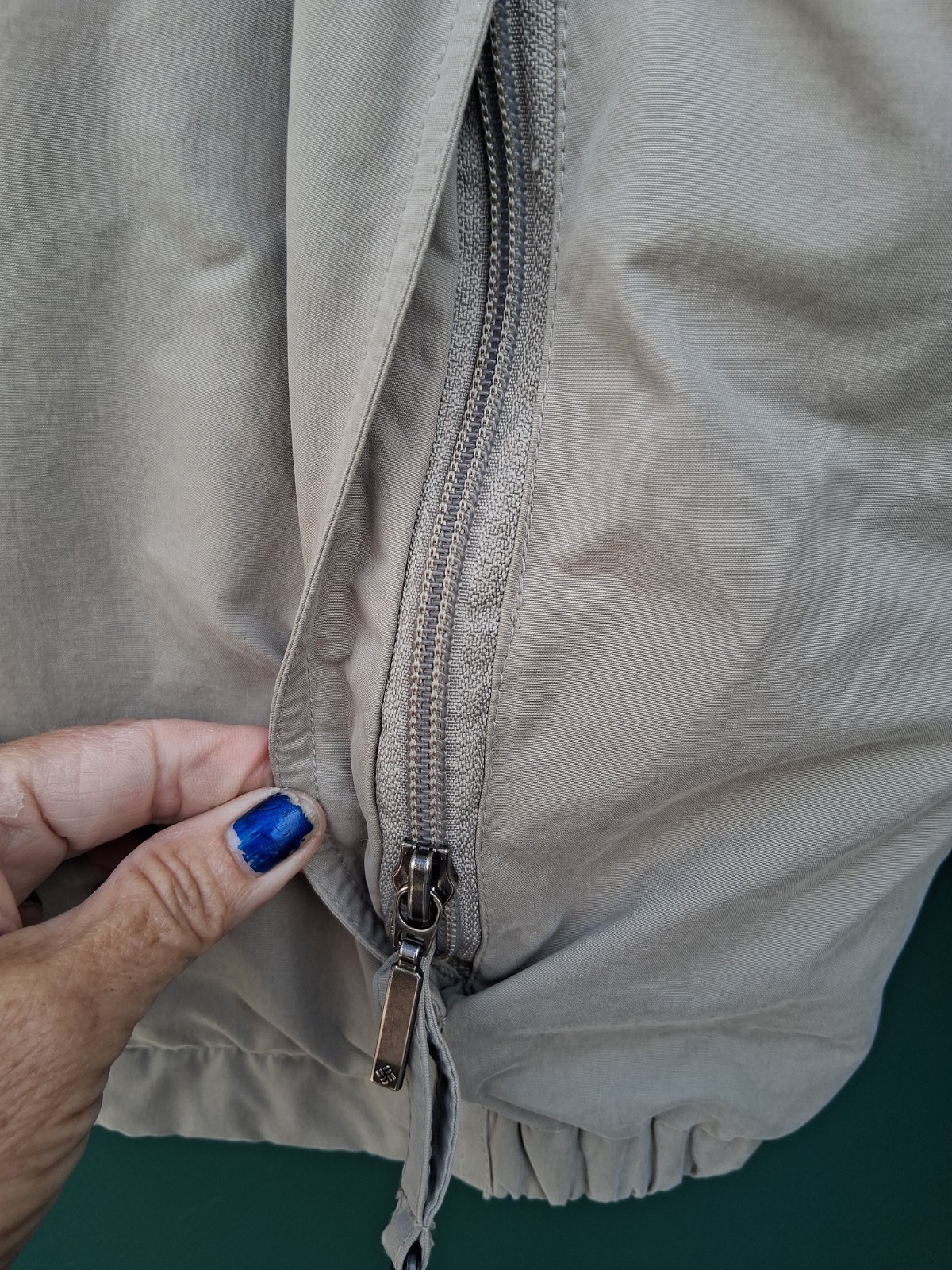 Columbia long sleeve solid tan full zip secure pockets elastic hem jacket Medium