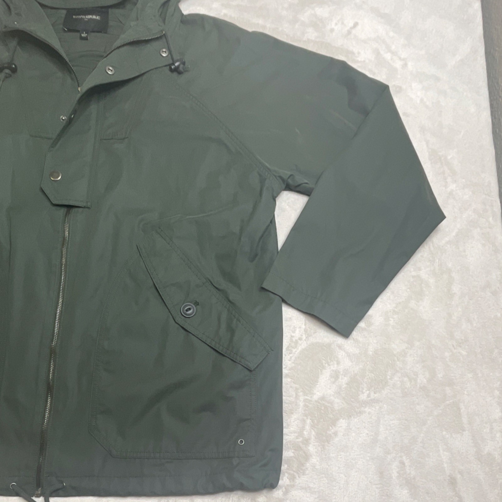 Banana Republic Men’s Green Hooded Rain Jacket Zip Button Drawstring Pockets (L)