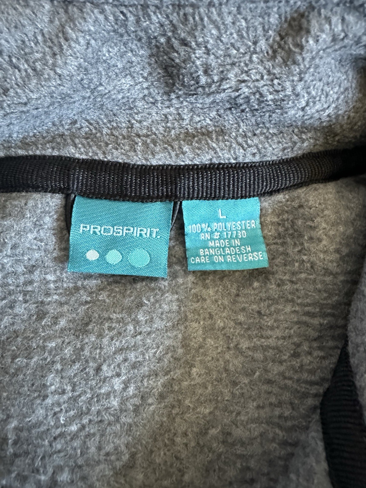 (2) Men’s Size Large Fleece Jackets Full Zip, Pockets Zip, Lt Gray & Dk Gray