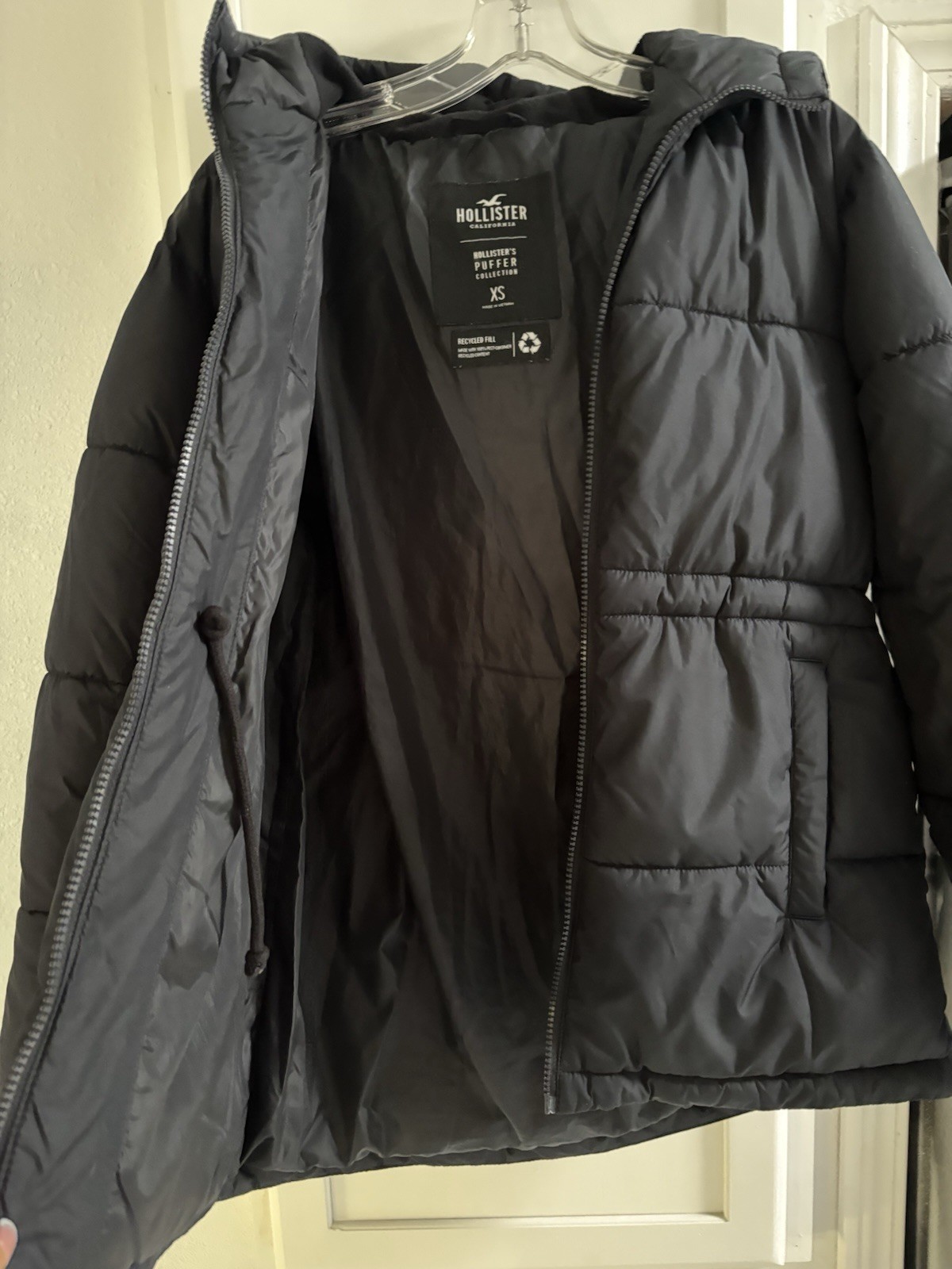 Hollister Men’s Black Puffer Jacket Full Zip Stand-Up Collar Regular Fit XS