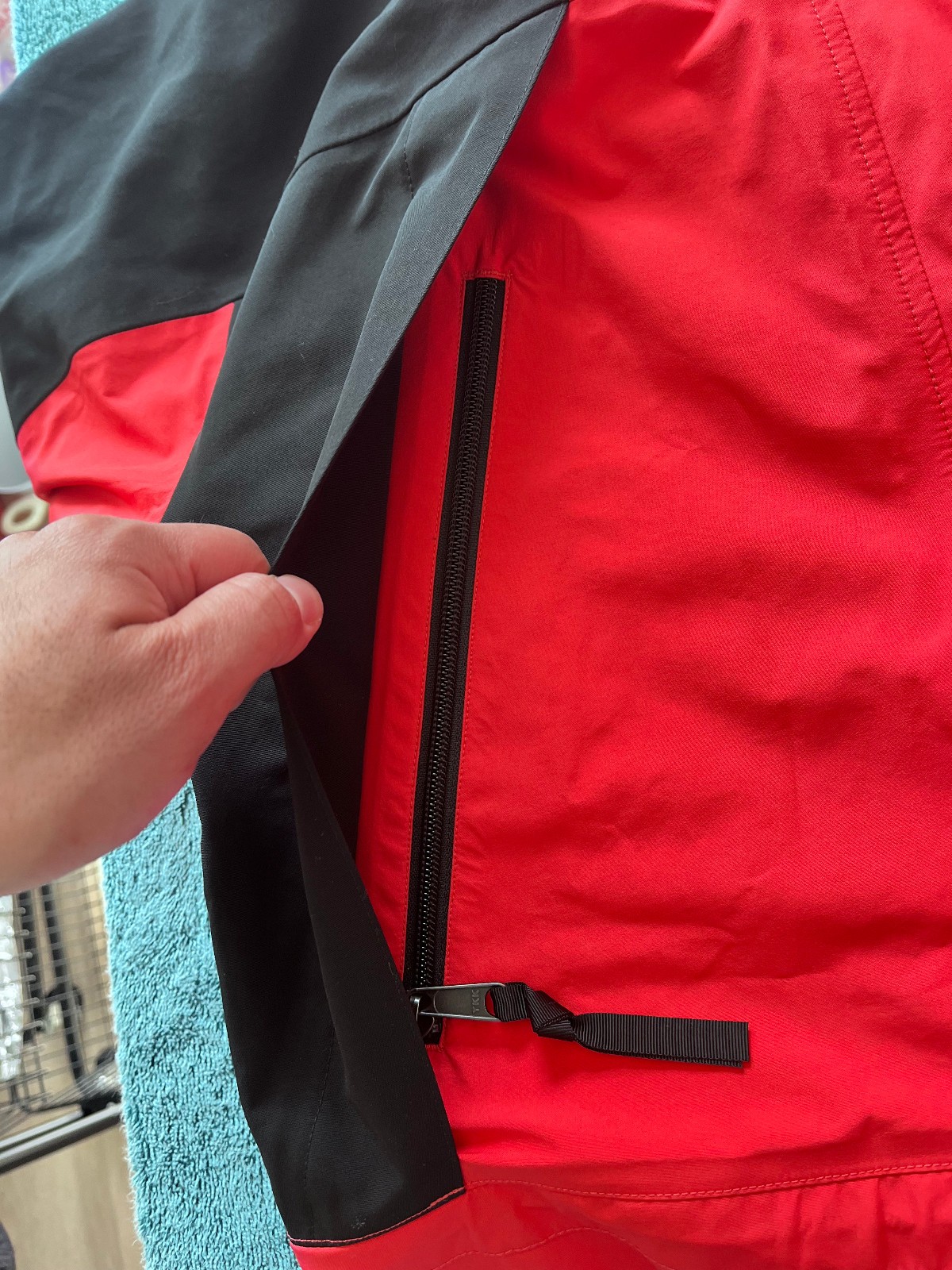 The North Face 1994 Retro Mountain Futurelight Jacket – Fiery Red [Medium, Used]