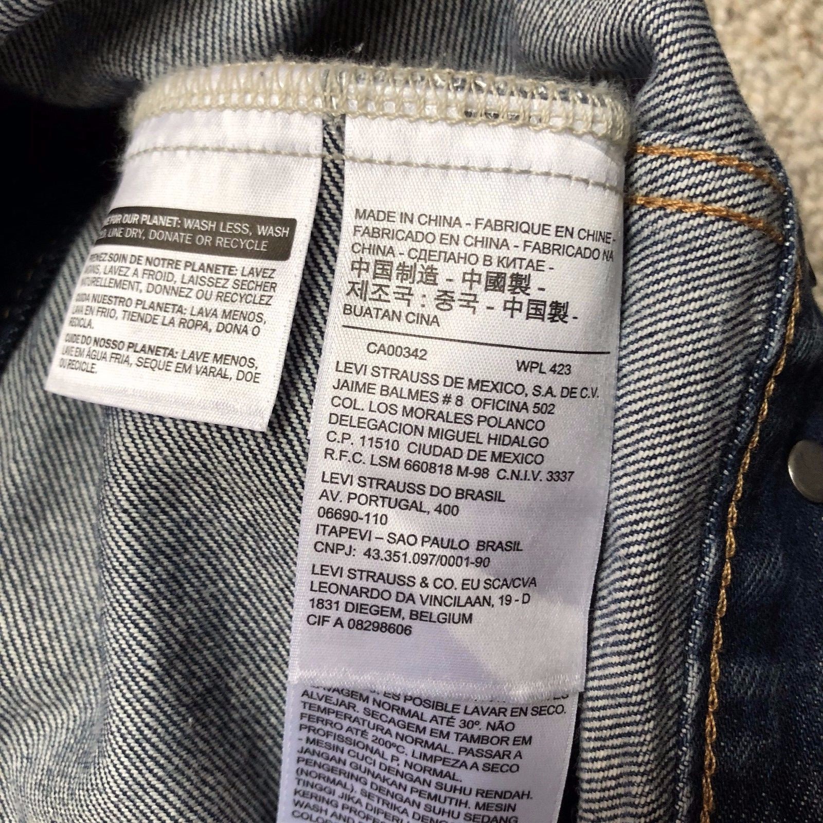 Levi’s Men’s Full Button All Cotton Denim Jean Original Trucker Jacket Size S
