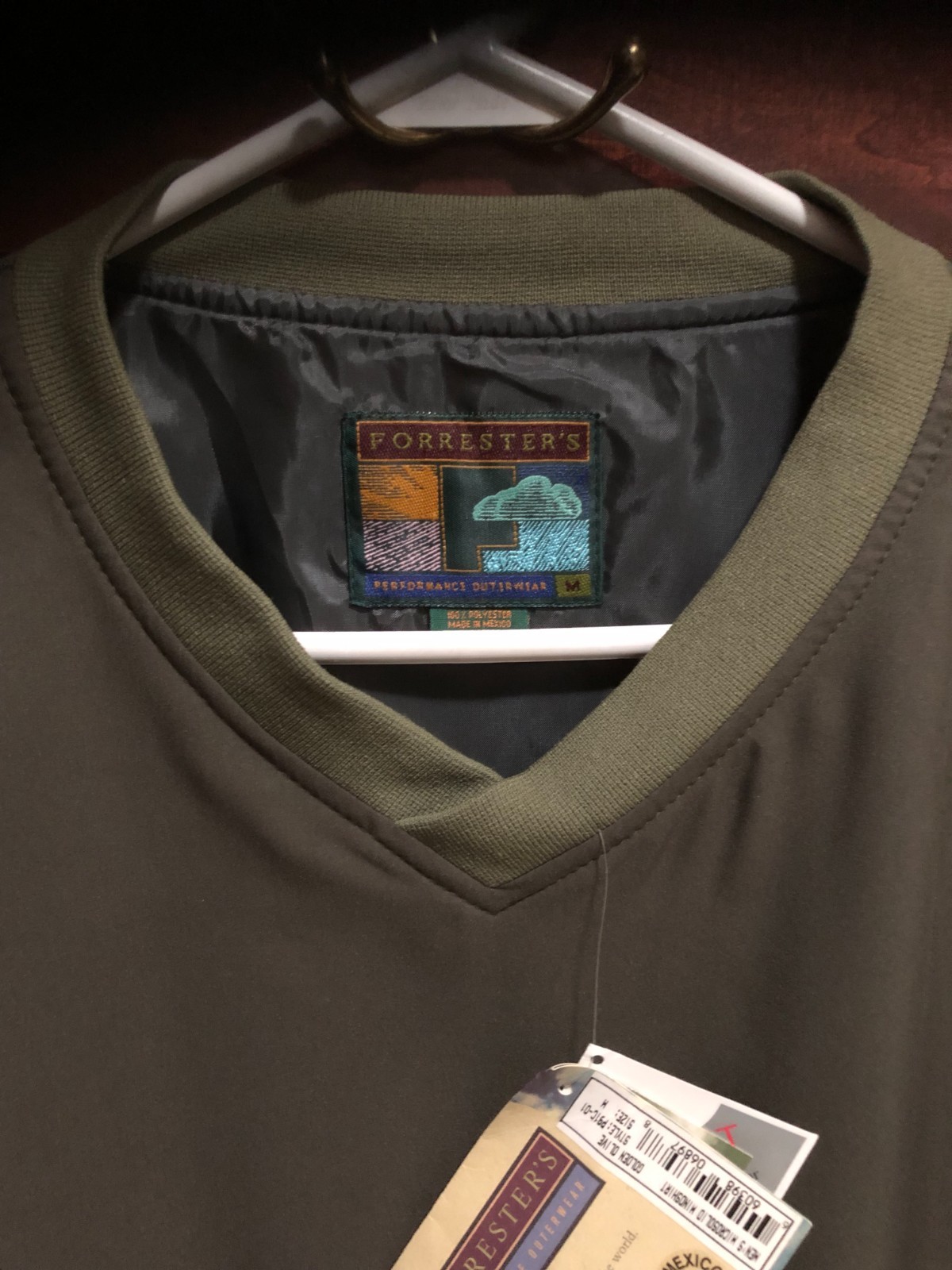 Forrester’s Mens Golf V-Neck Windshirt MEDIUM Golden Olive Teflon Microfiber NWT