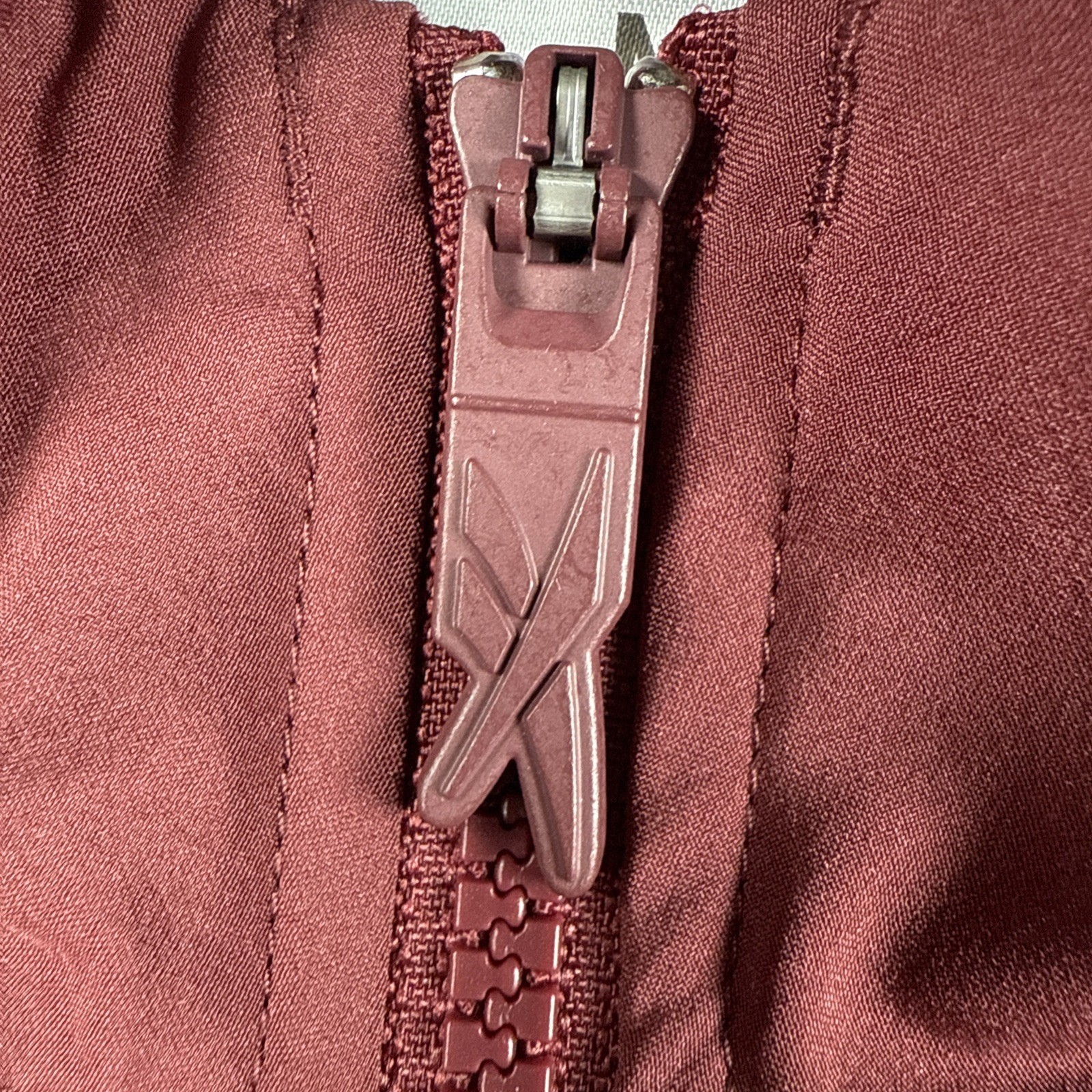 Reebok Jacket Mens M Full Zip Lightweight Performance Polyester Maroon Outdoors