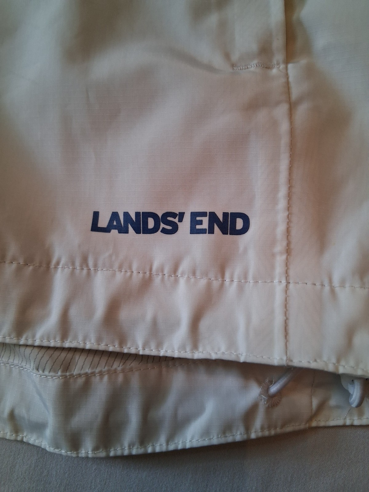 Lands’ End Men’s M White Waterproof Hooded Rain Jacket
