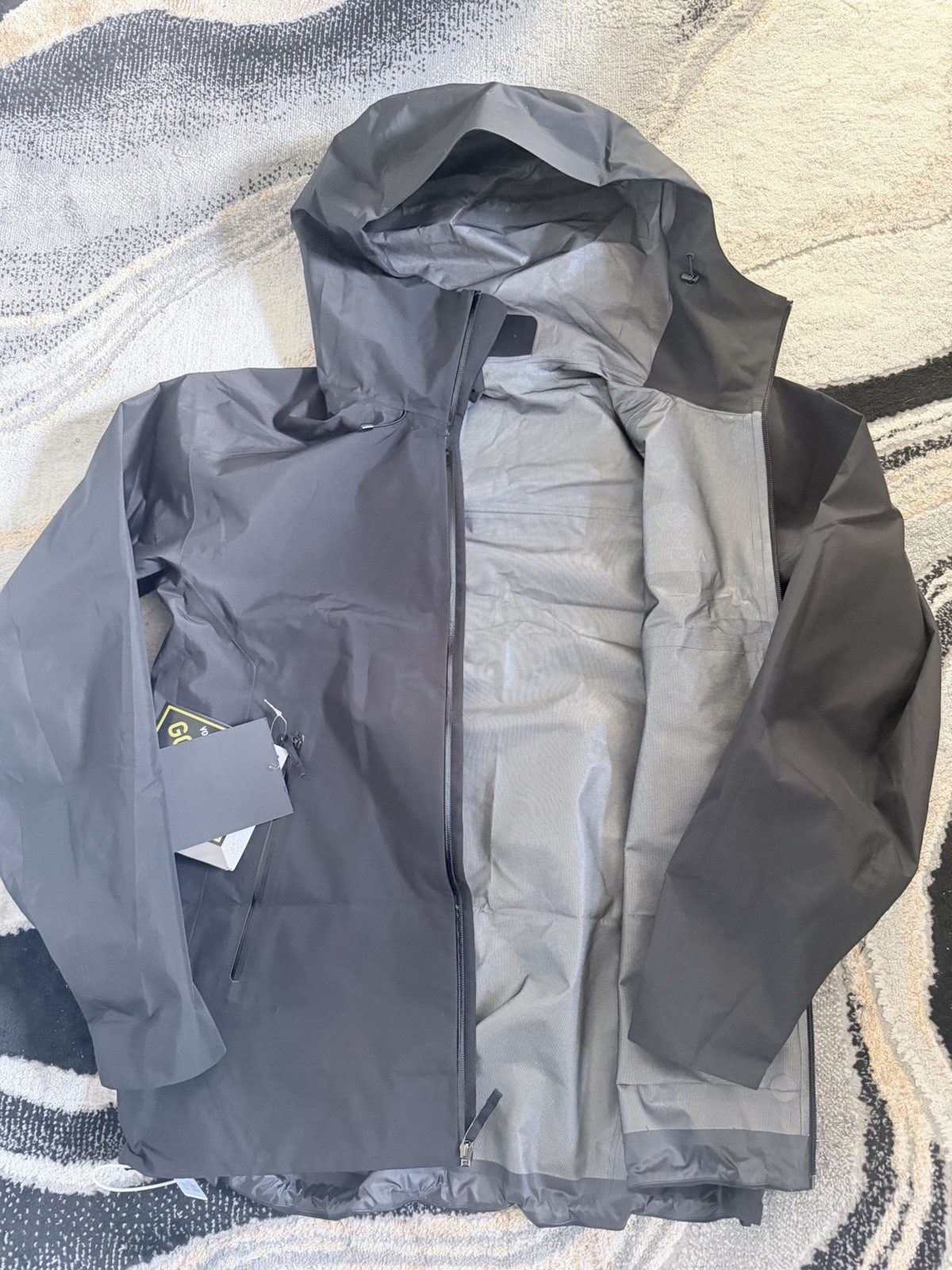 Arc’teryx Beta SL Jacket Black, Size L, Gore-Tex