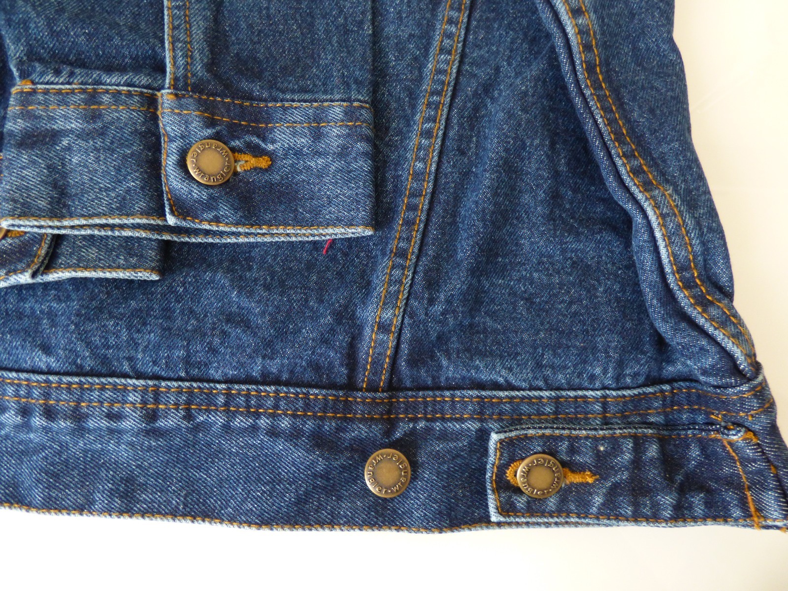 Men’s Wrangler Rugged Wear Denim Jacket – Inside Pockets