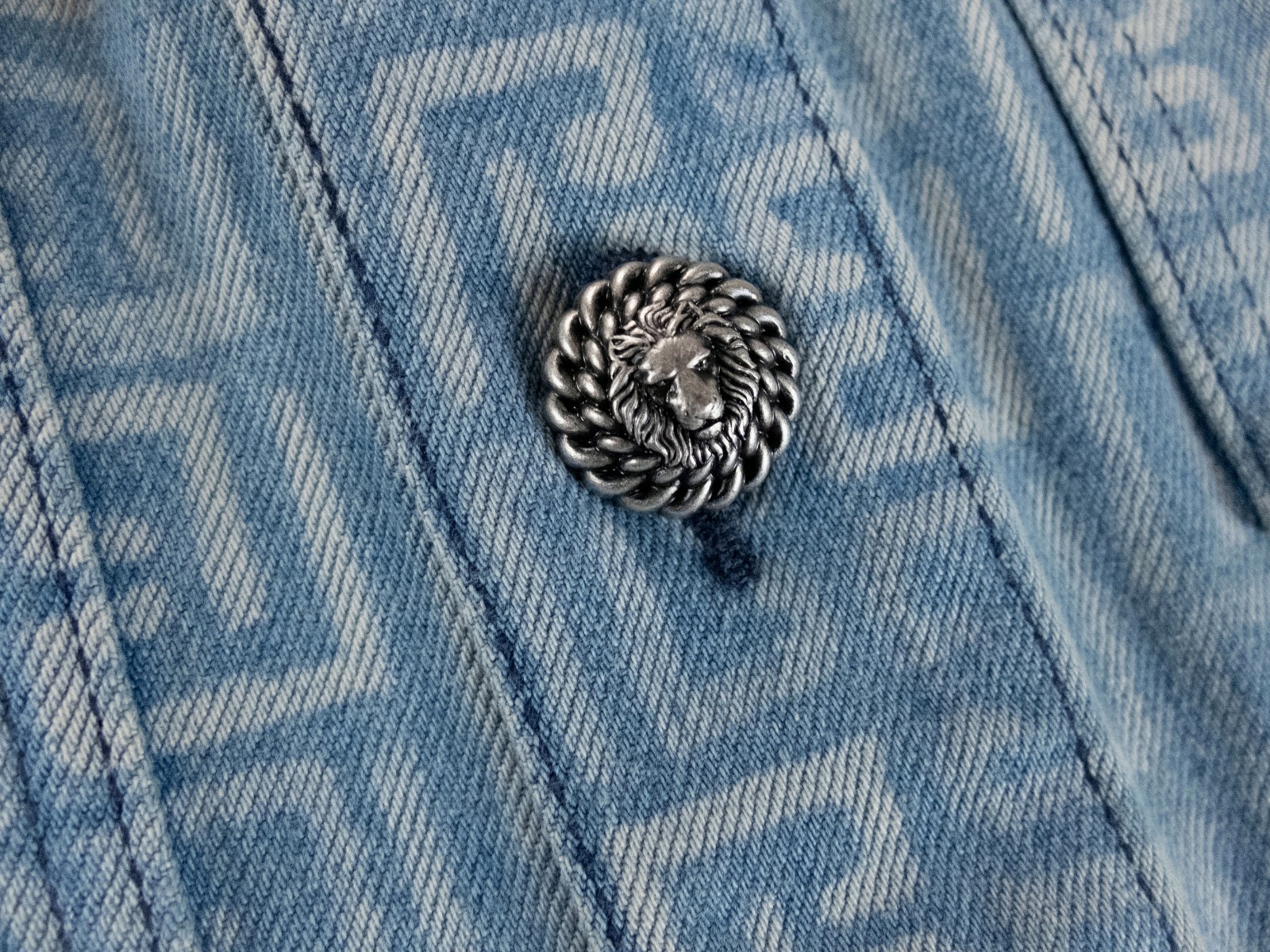 (NO CUSTOMS TAX) BALMAIN blue faded monogram buttoned denim jacket Size Medium