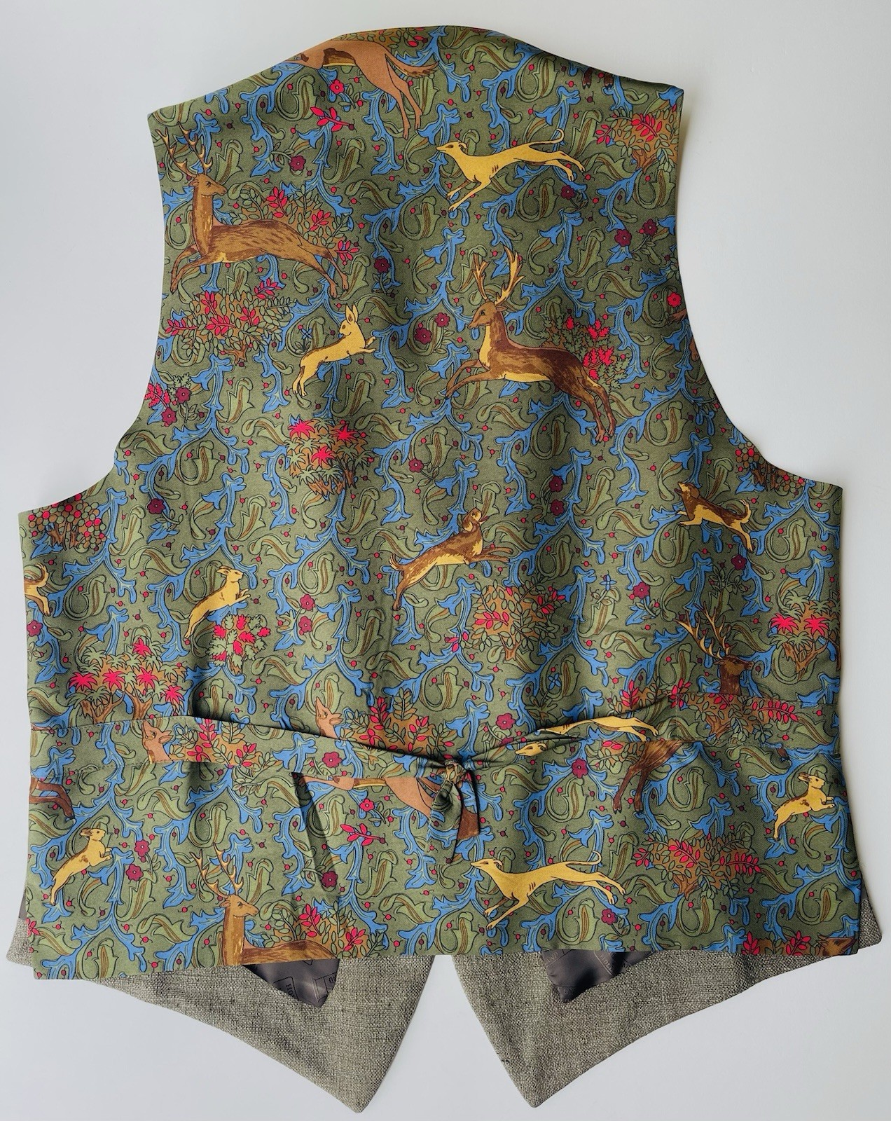 HOLLAND & HOLLAND FRANCE Men’s Silk Waistcoat Vest w/silk Hunting Pattern, 42