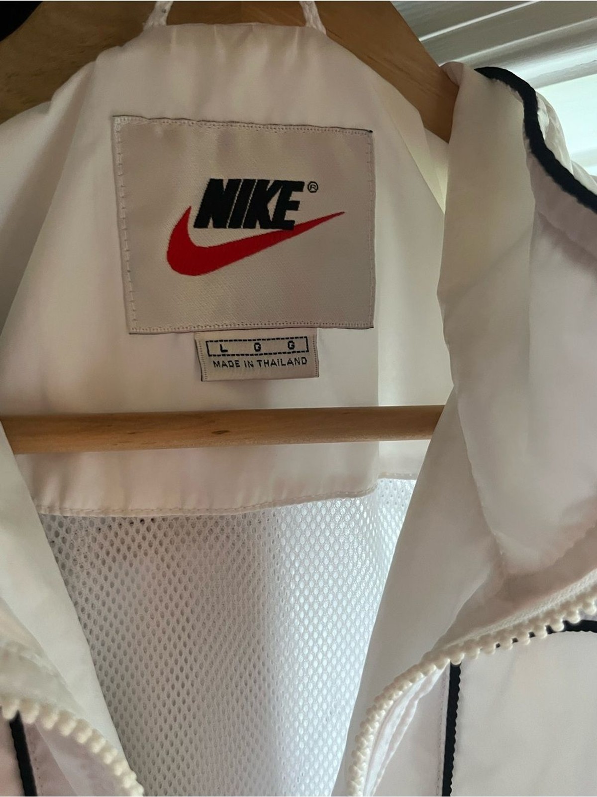 Vintage Y2K Nike Black and White Men’s Windbreaker Jacket
