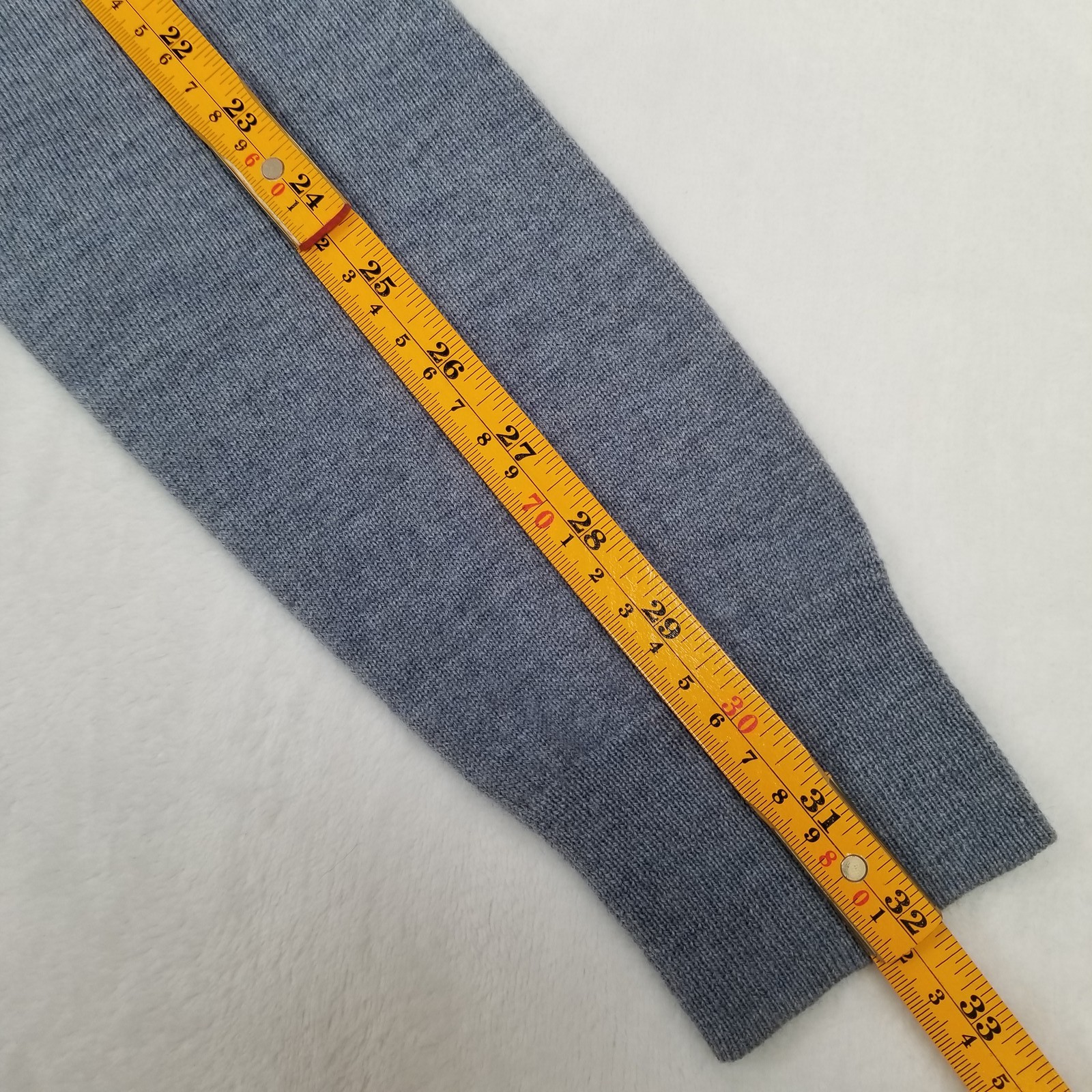 Saks Fifth Avenue Men’s V-Neck Extra Fine Merino Wool Sweater Size Medium Gray