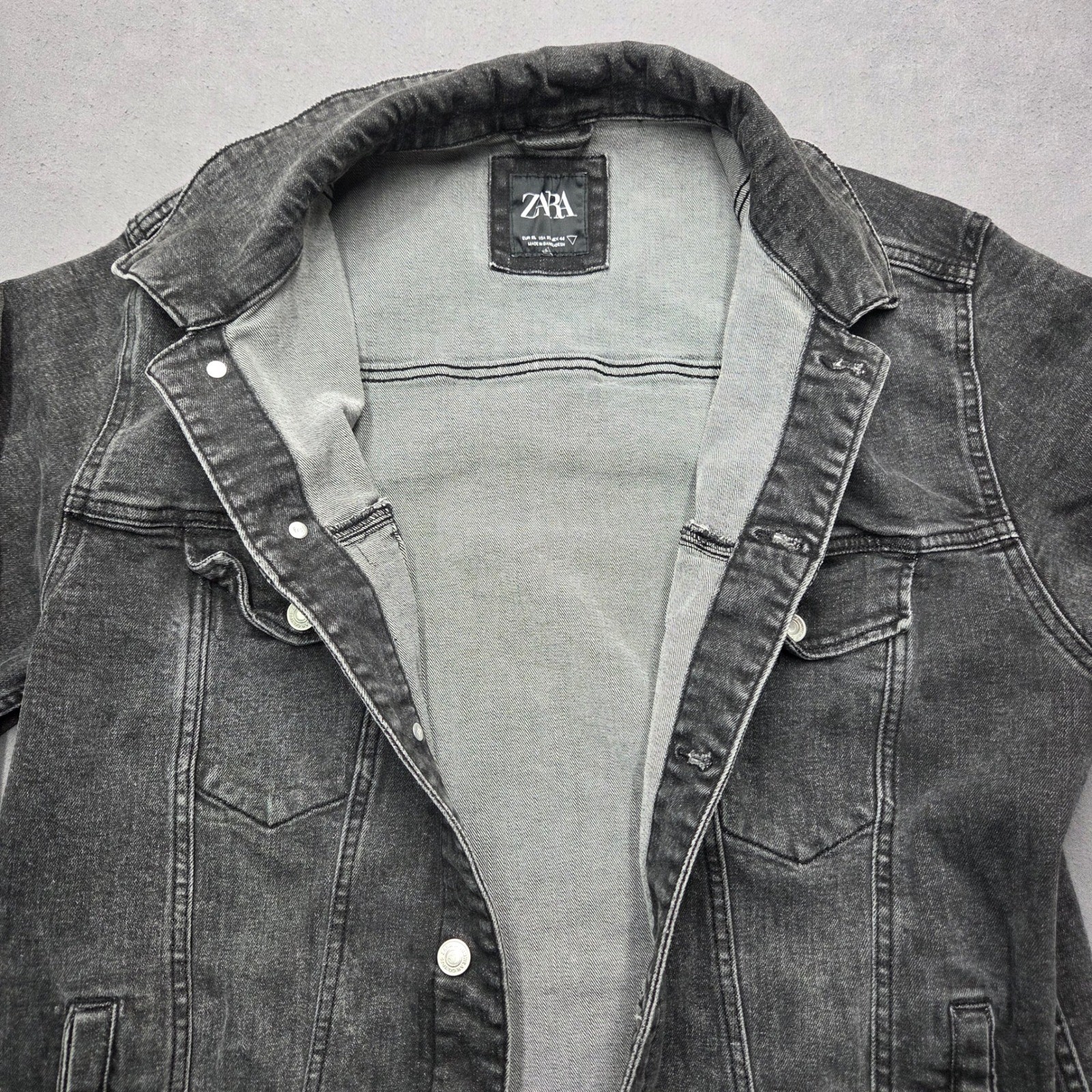 Zara Mens Denim Jacket XL Black Washed Trucker Button Up Coat