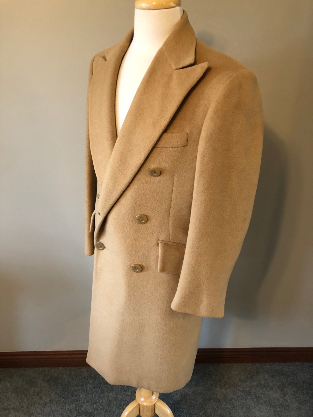Men’s Vintage Dunhill Tailors Camel Hair Double-Breasted Overcoat – Size 38
