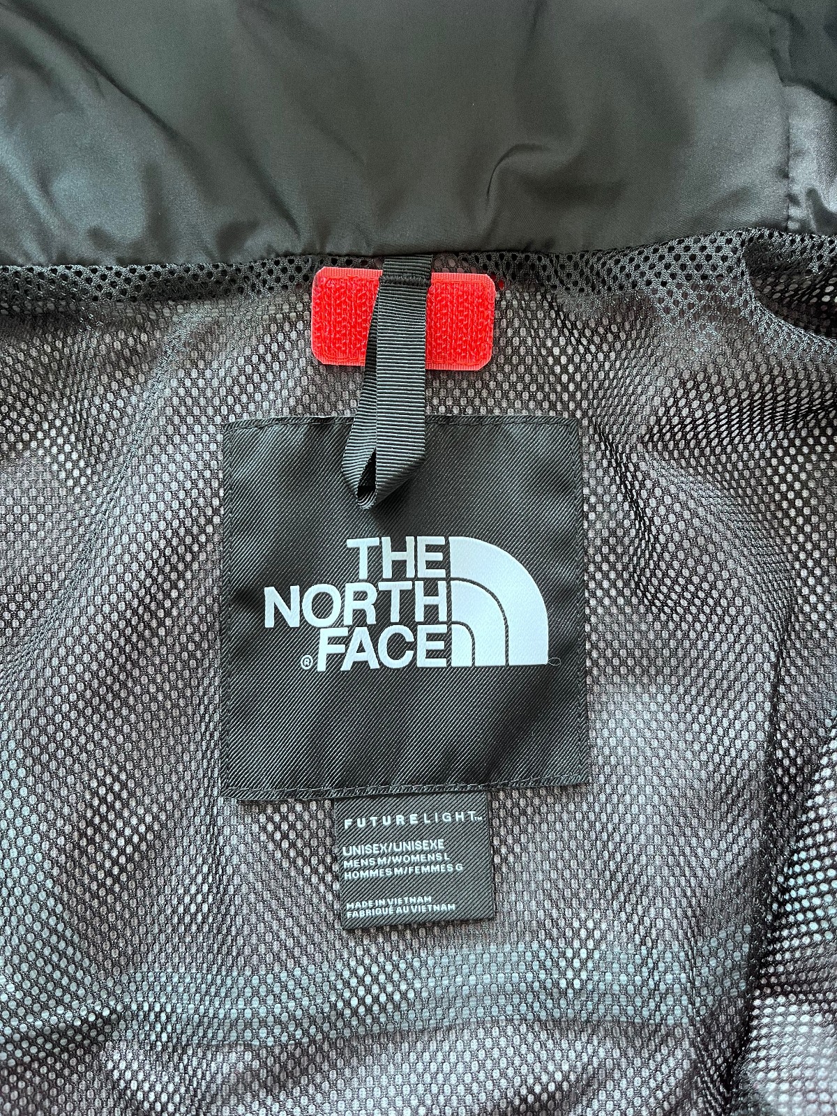 The North Face 1994 Retro Mountain Futurelight Jacket – Fiery Red [Medium, Used]