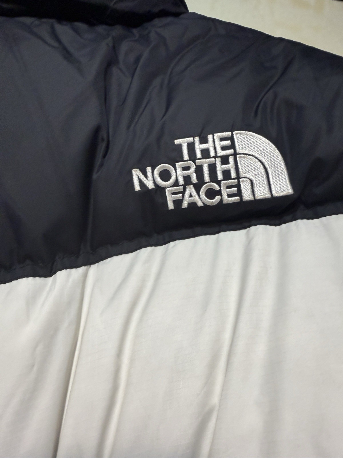 The North Face 1996 Retro Nuptse Puffer Jacket Men L White Black Down NF0A3C8D