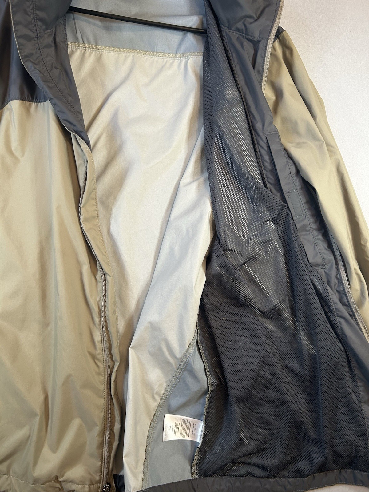 Columbia Men’s Colorblock Full Zip Windbreaker Stand-Up Collar Beige Gray Size L