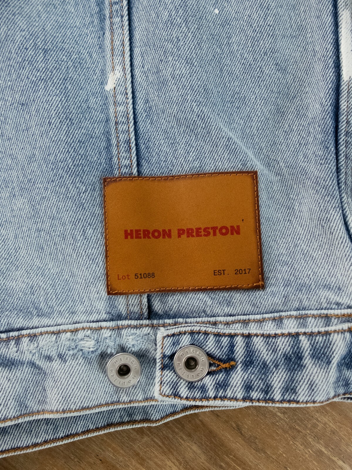 (NO CUSTOMS TAX) HERON PRESTON blue distressed paint splatter denim jacket Large