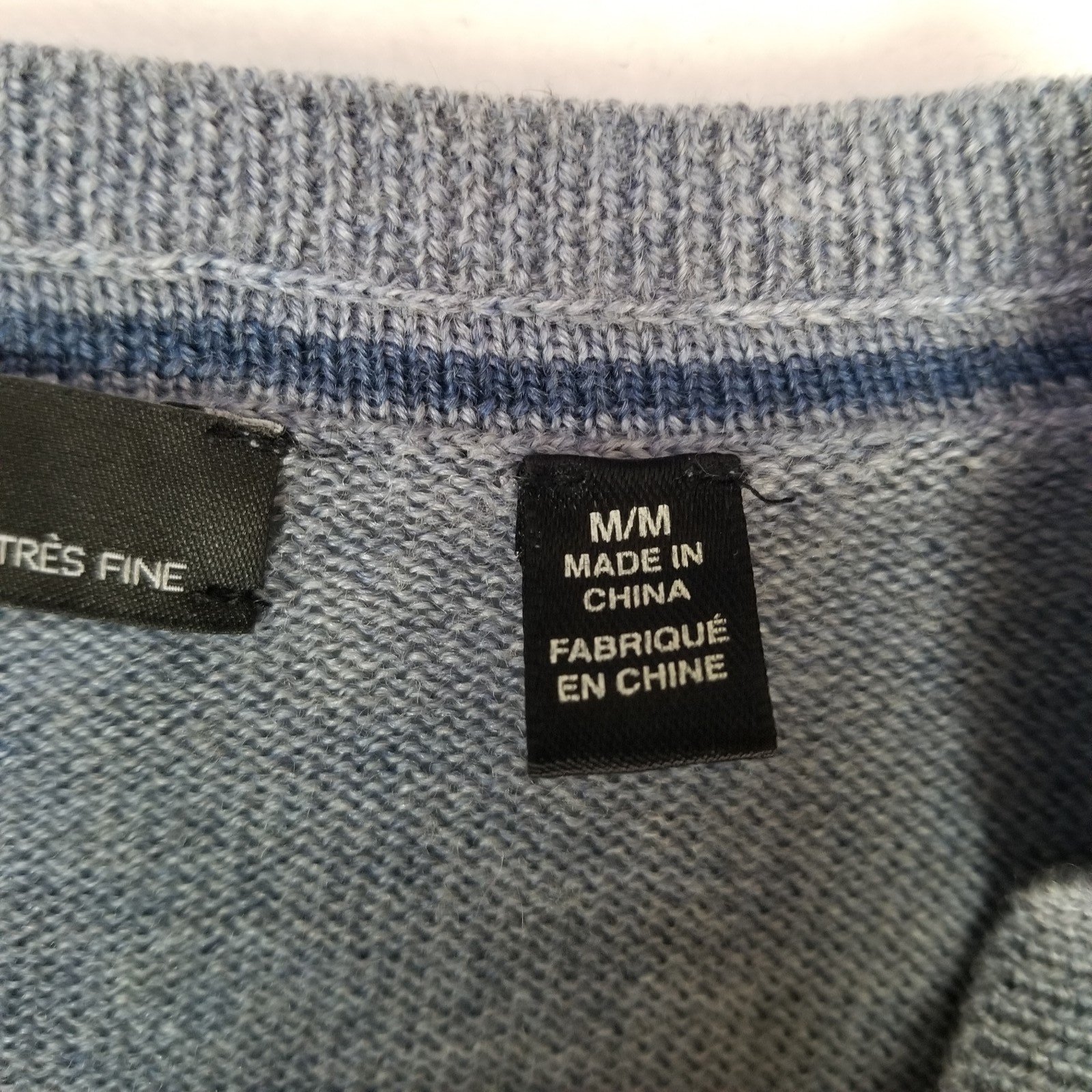 Saks Fifth Avenue Men’s V-Neck Extra Fine Merino Wool Sweater Size Medium Gray
