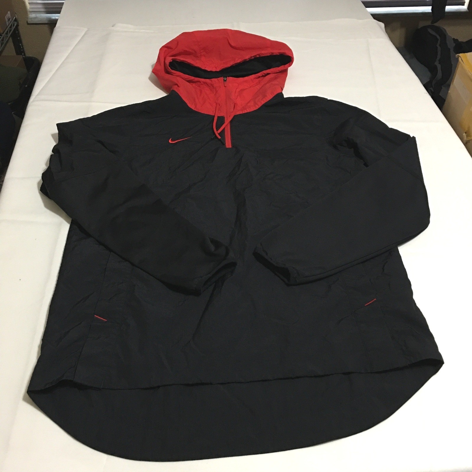 Nike Men’s Windbreaker Pullover Hoodie 1/4 Zip Size Medium Black