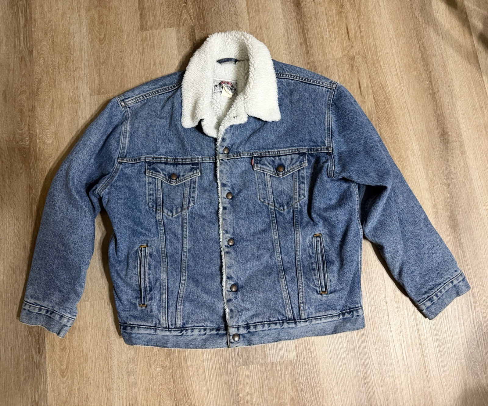Vintage Levi’s Men’s Denim Sherpa Lined Trucker Jacket Size XL Mid Wash