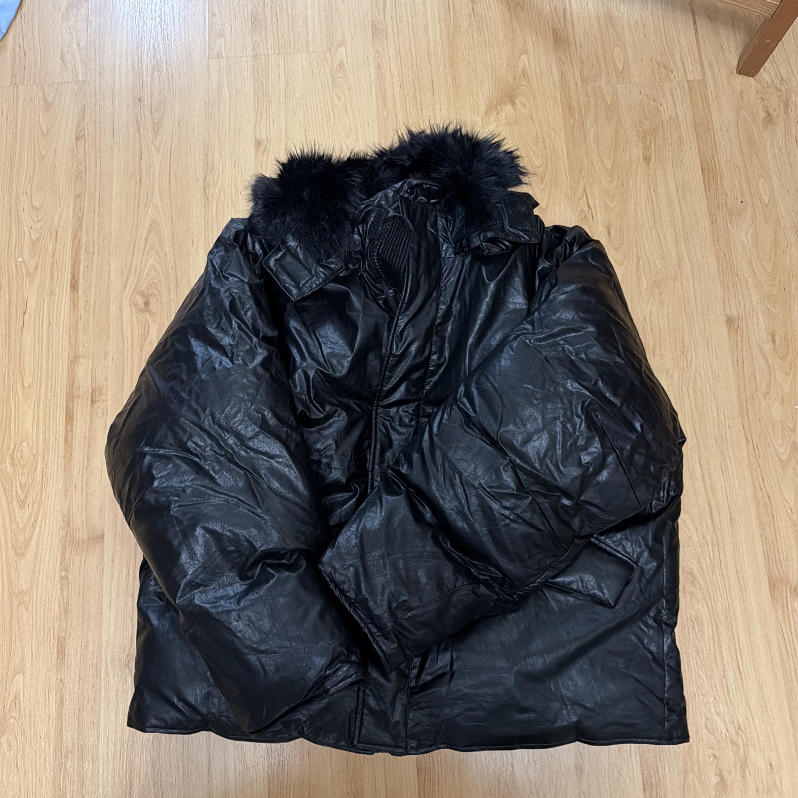 Yeezy Jacket Size Medium PK-01 (Ready To Ship). Size 2