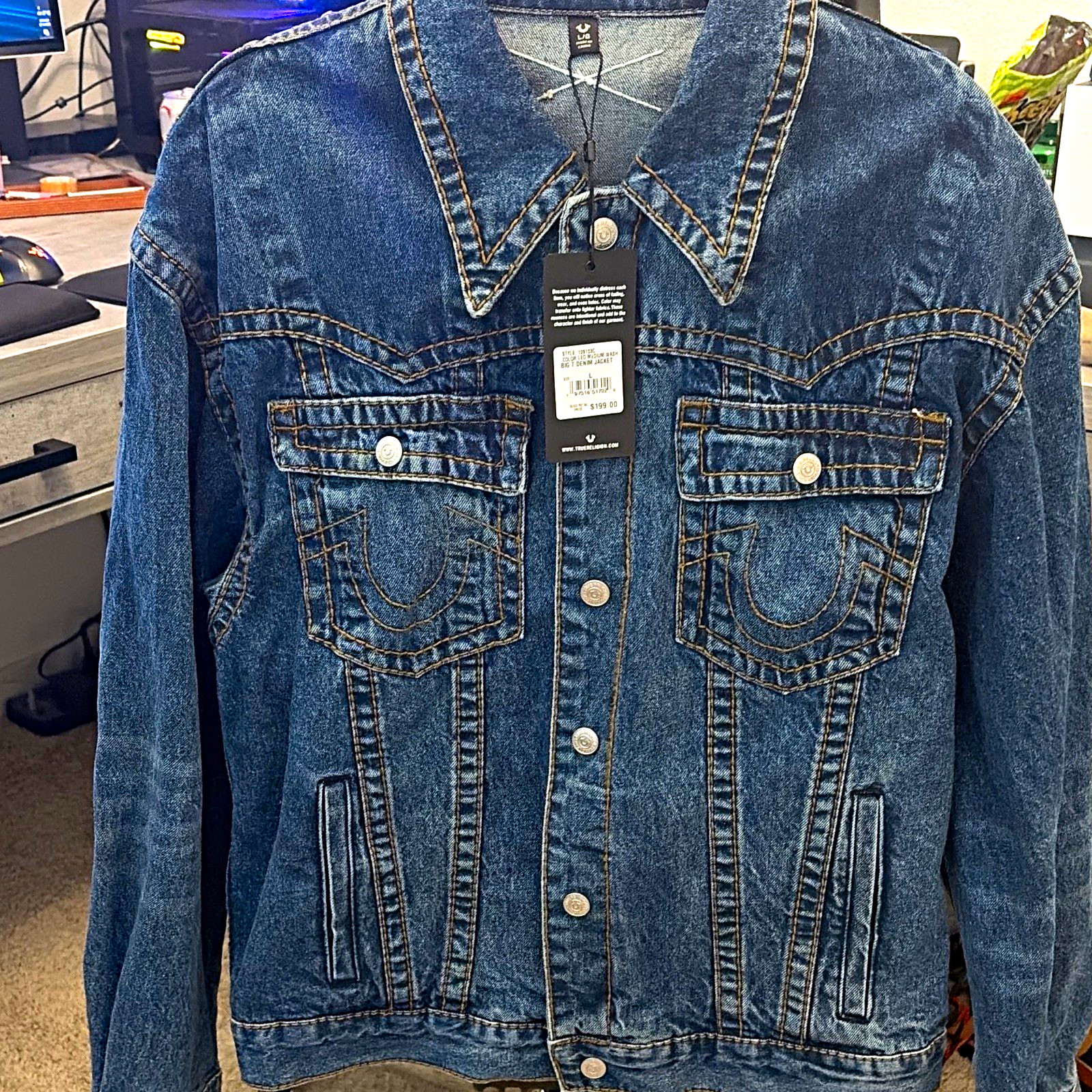 True Religion Men’s Big T Denim Jacket Size L Blue Button Front Pockets 109103C