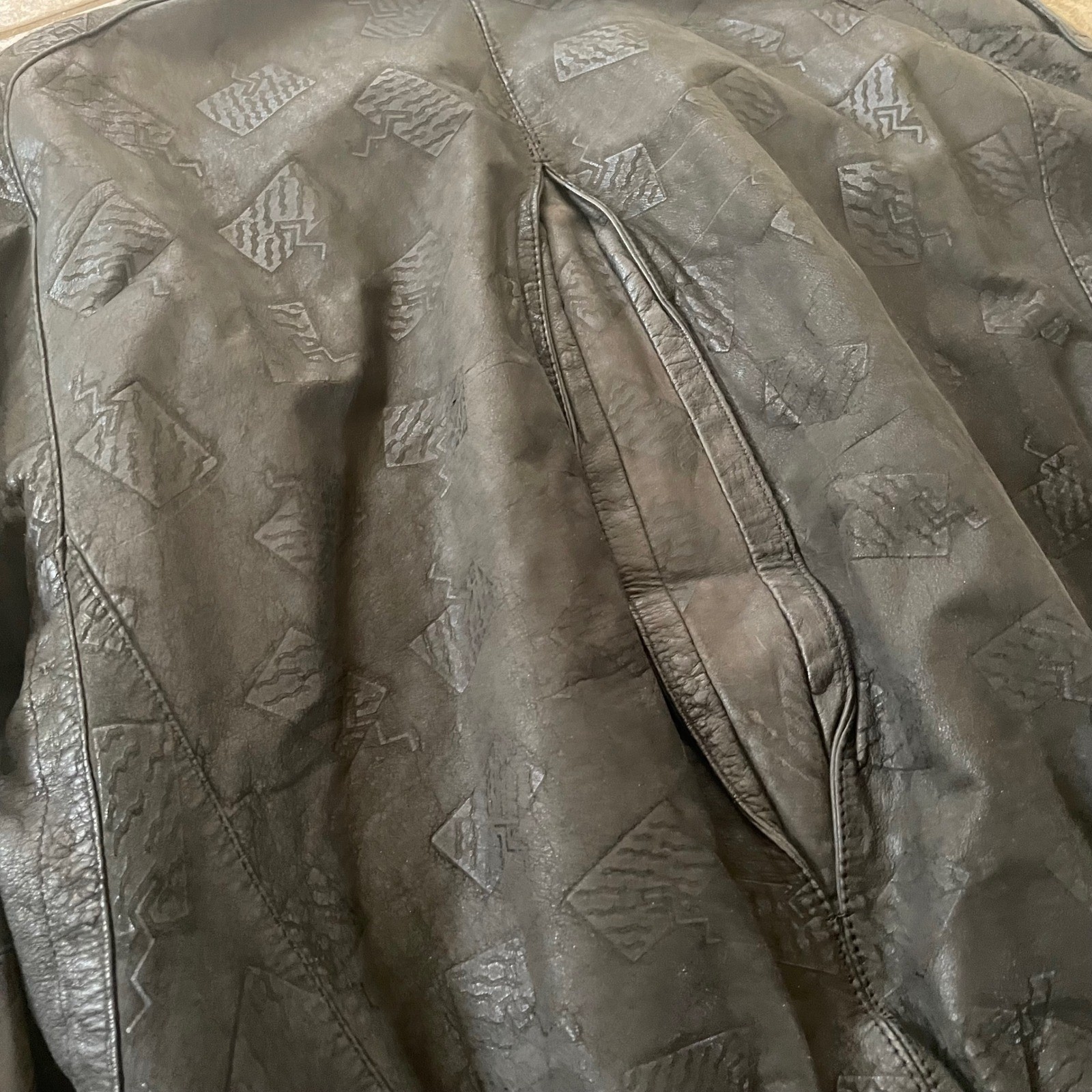 Cosi L’Uomo Mens Black Leather Embossed Geometric Bomber Jacket Size S Vintage